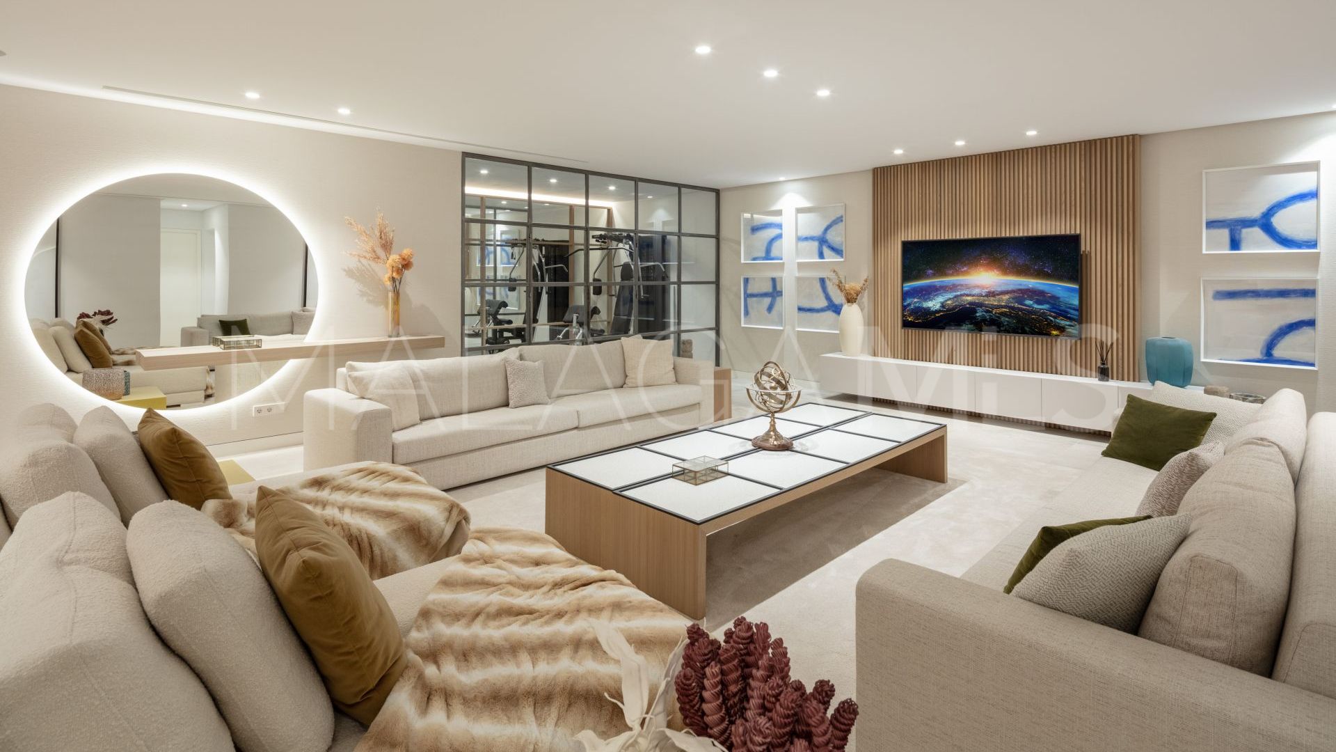 Villa for sale in Nueva Andalucia