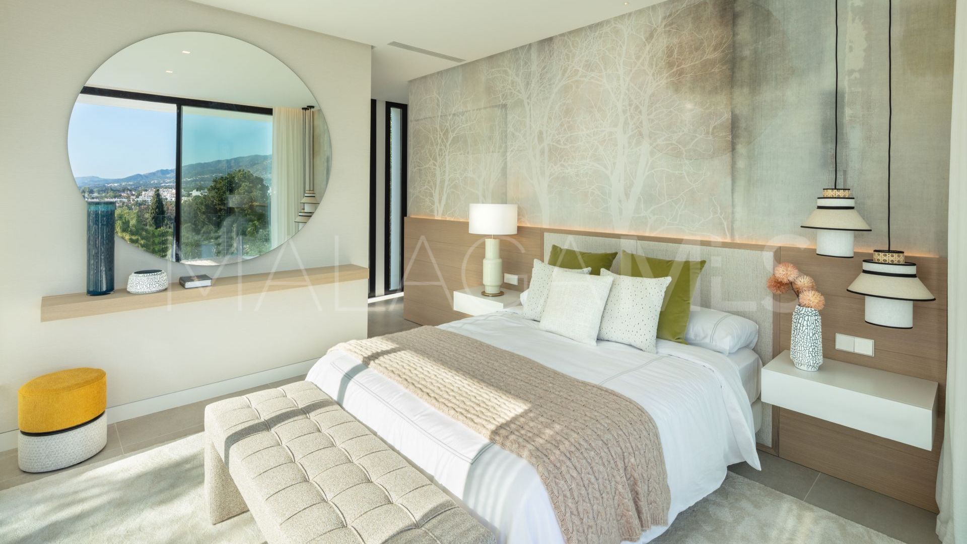 Villa for sale in Nueva Andalucia