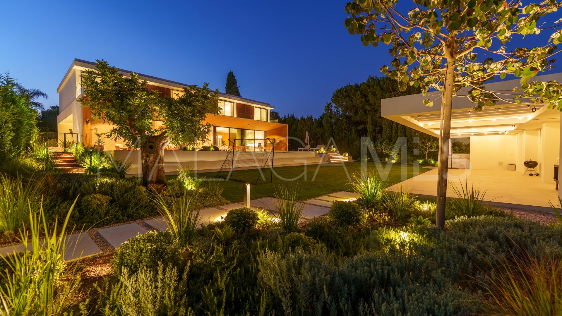 Villa for sale in Guadalmina Alta