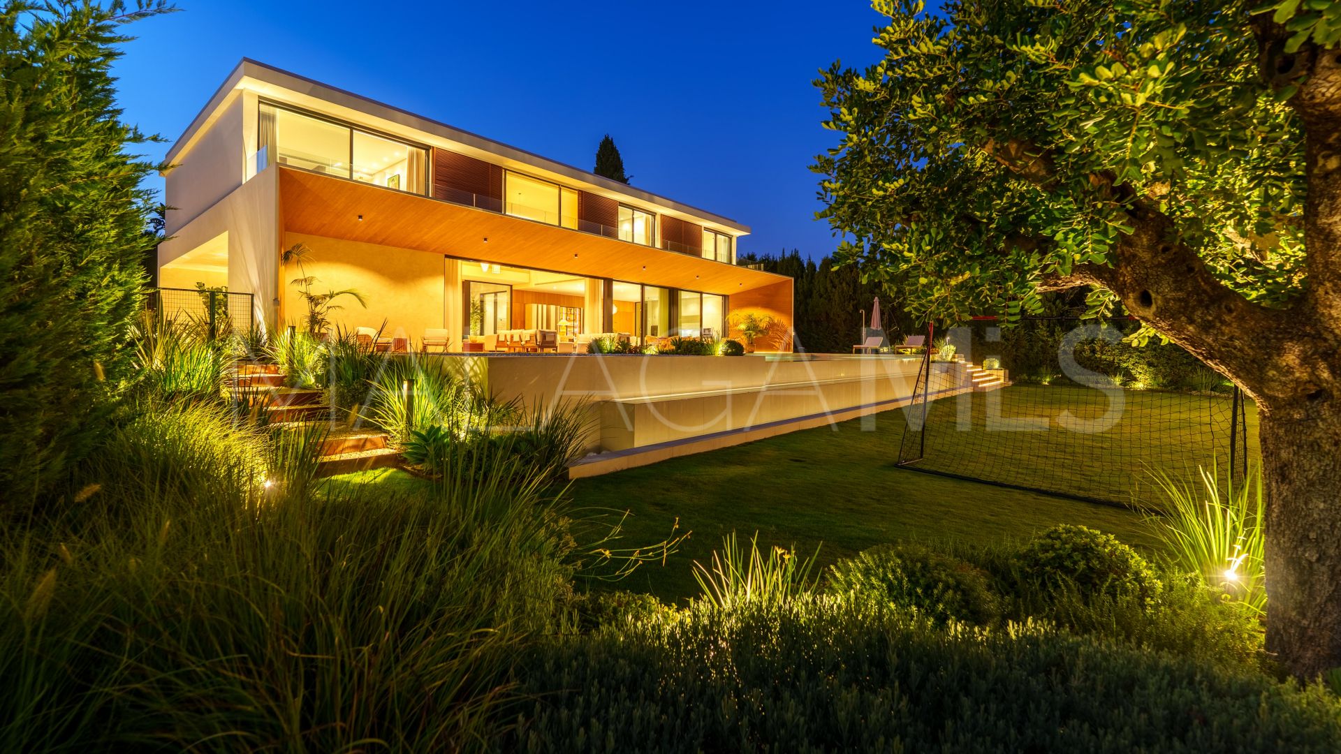 Villa for sale in Guadalmina Alta