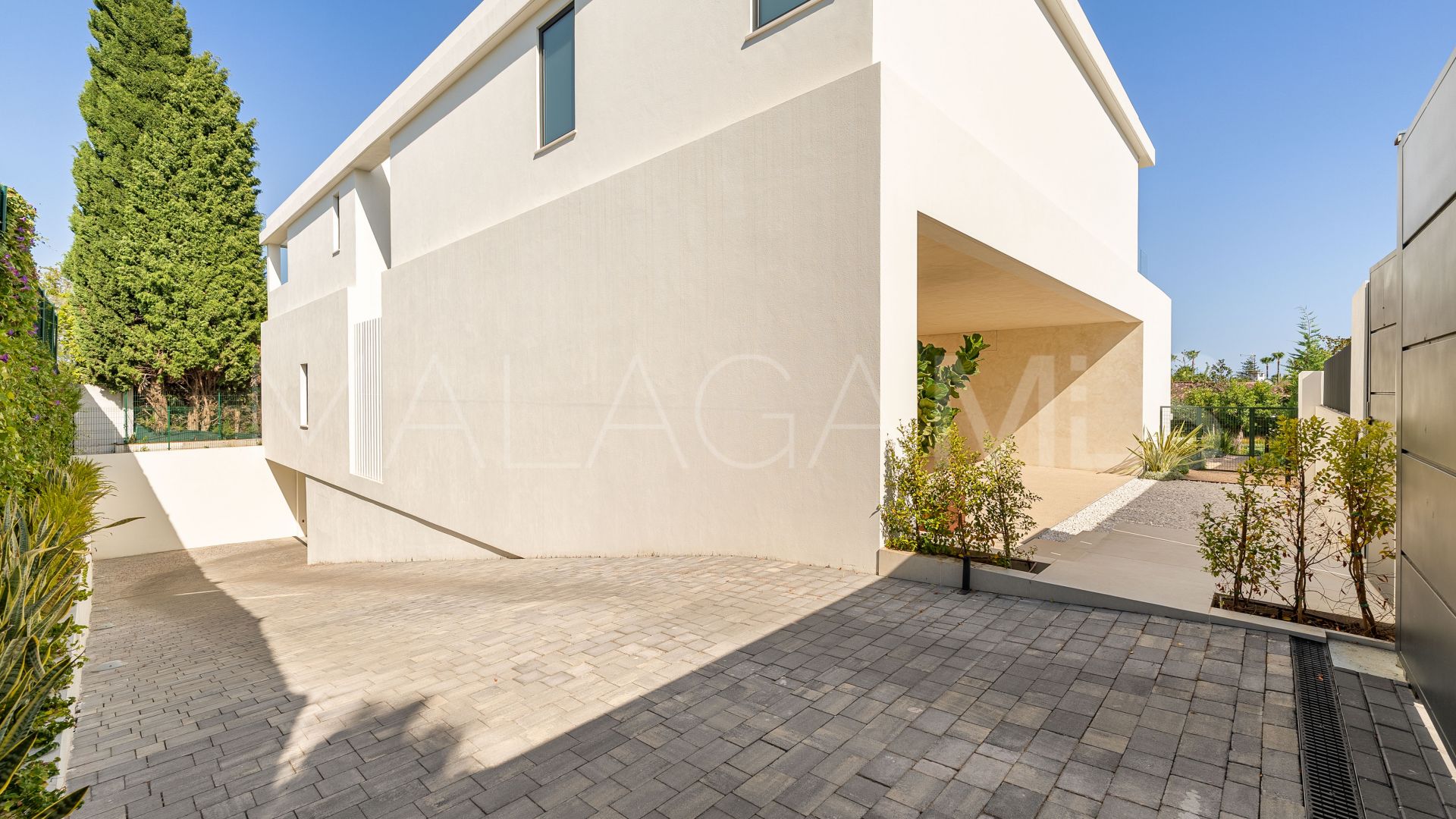 Villa for sale in Guadalmina Alta