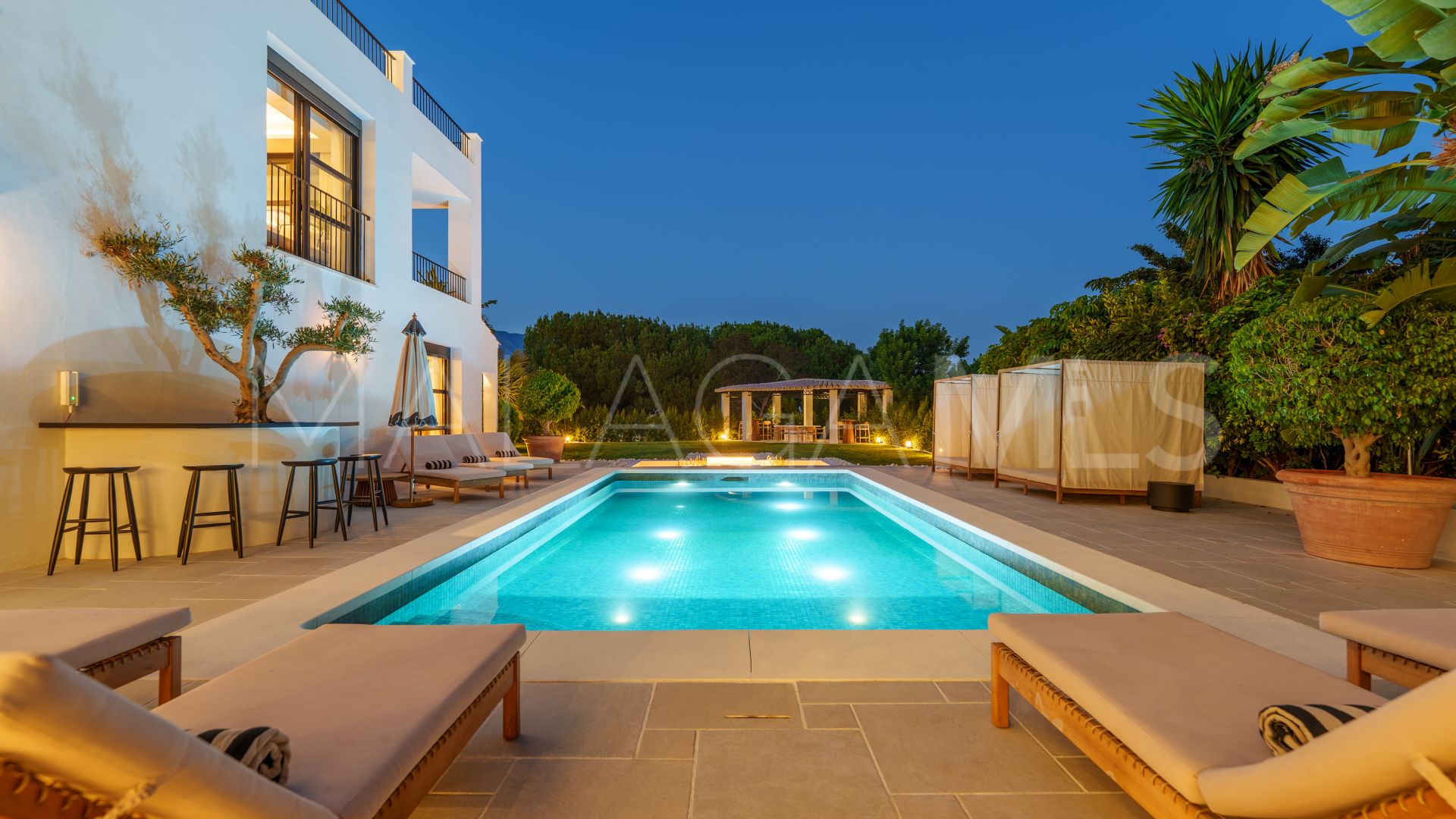 Villa for sale in Nueva Andalucia
