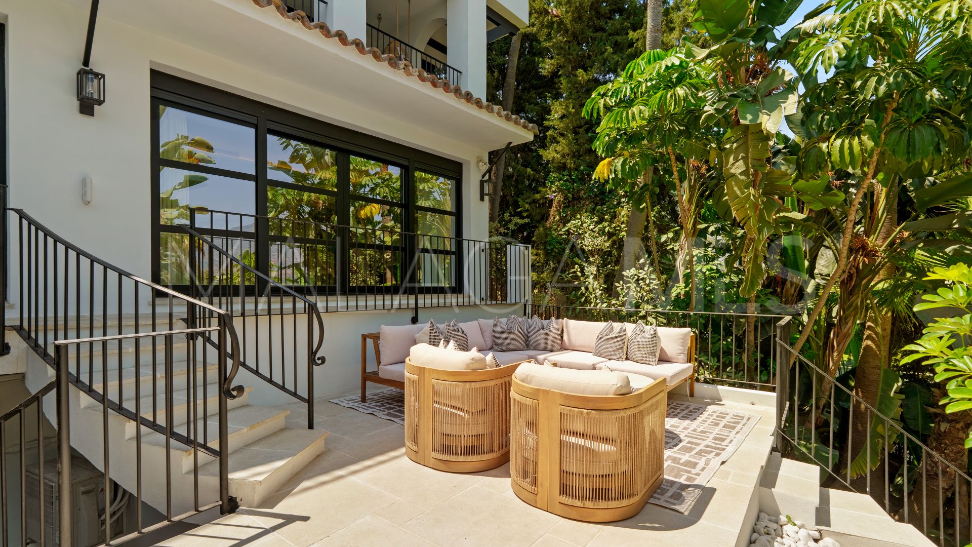 Villa for sale in Nueva Andalucia