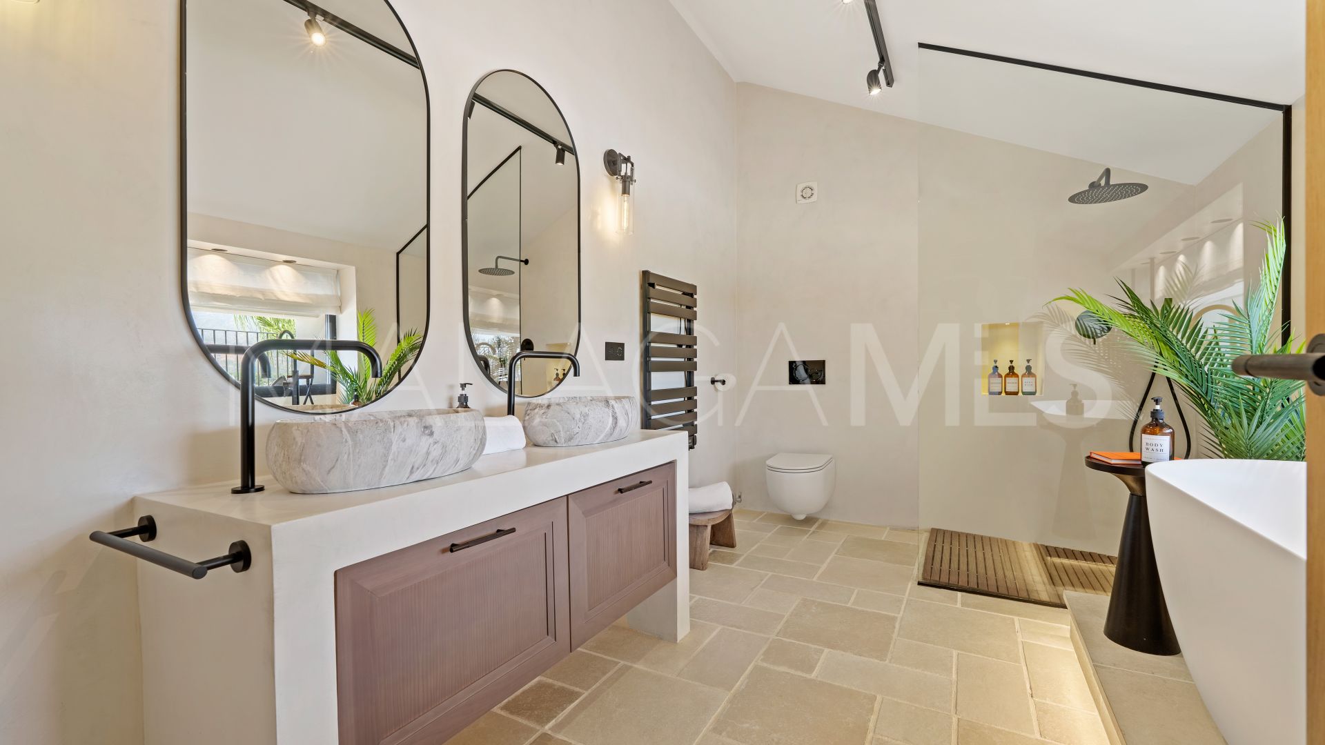 Villa for sale in Nueva Andalucia