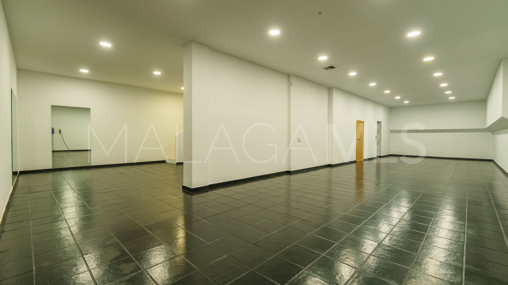 Villa for sale in Nueva Andalucia