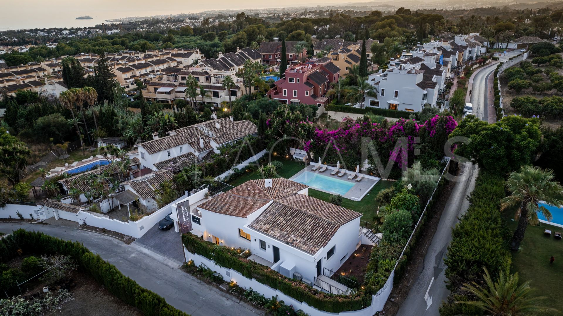For sale villa with 4 bedrooms in Rocio de Nagüeles