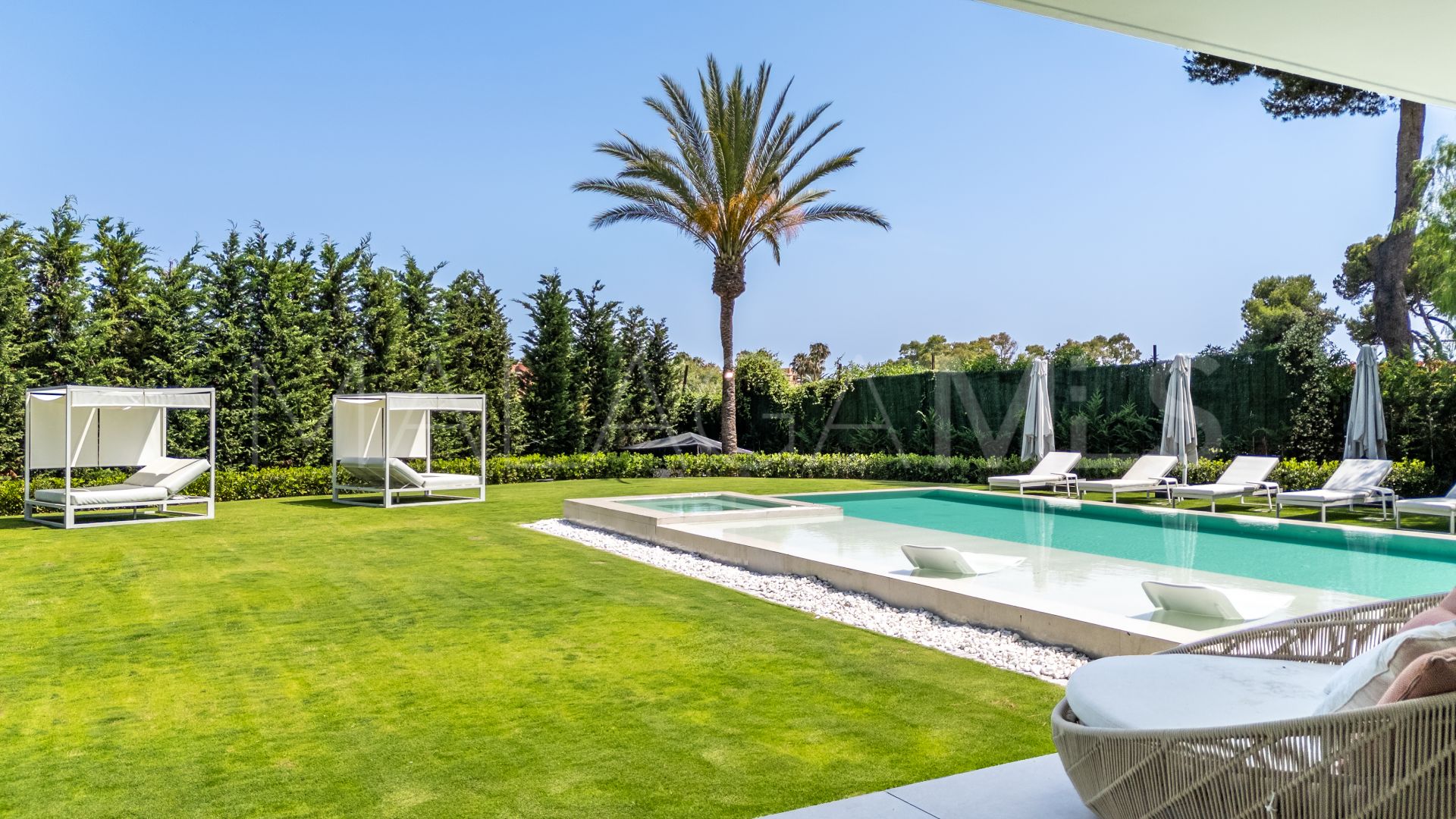 Villa for sale in Los Monteros Playa