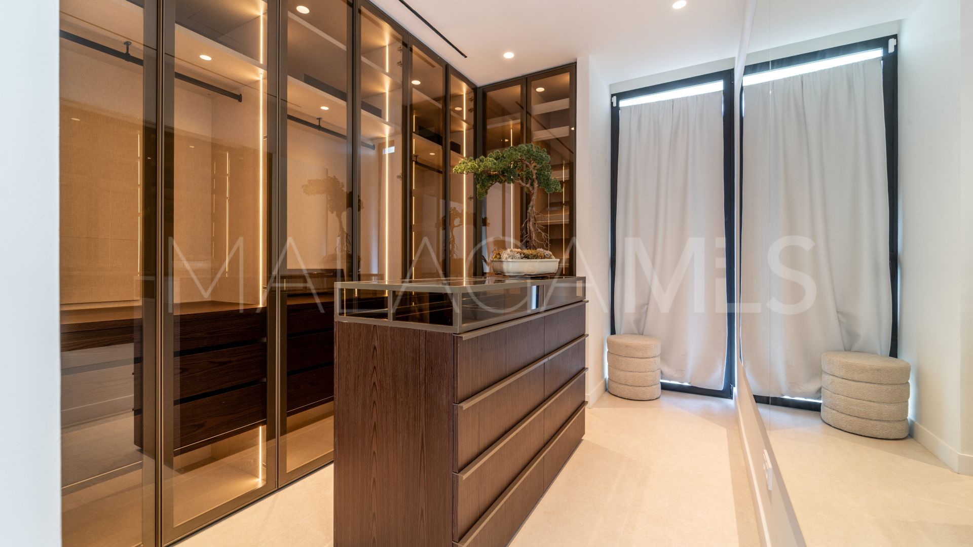 Villa for sale in Los Monteros Playa