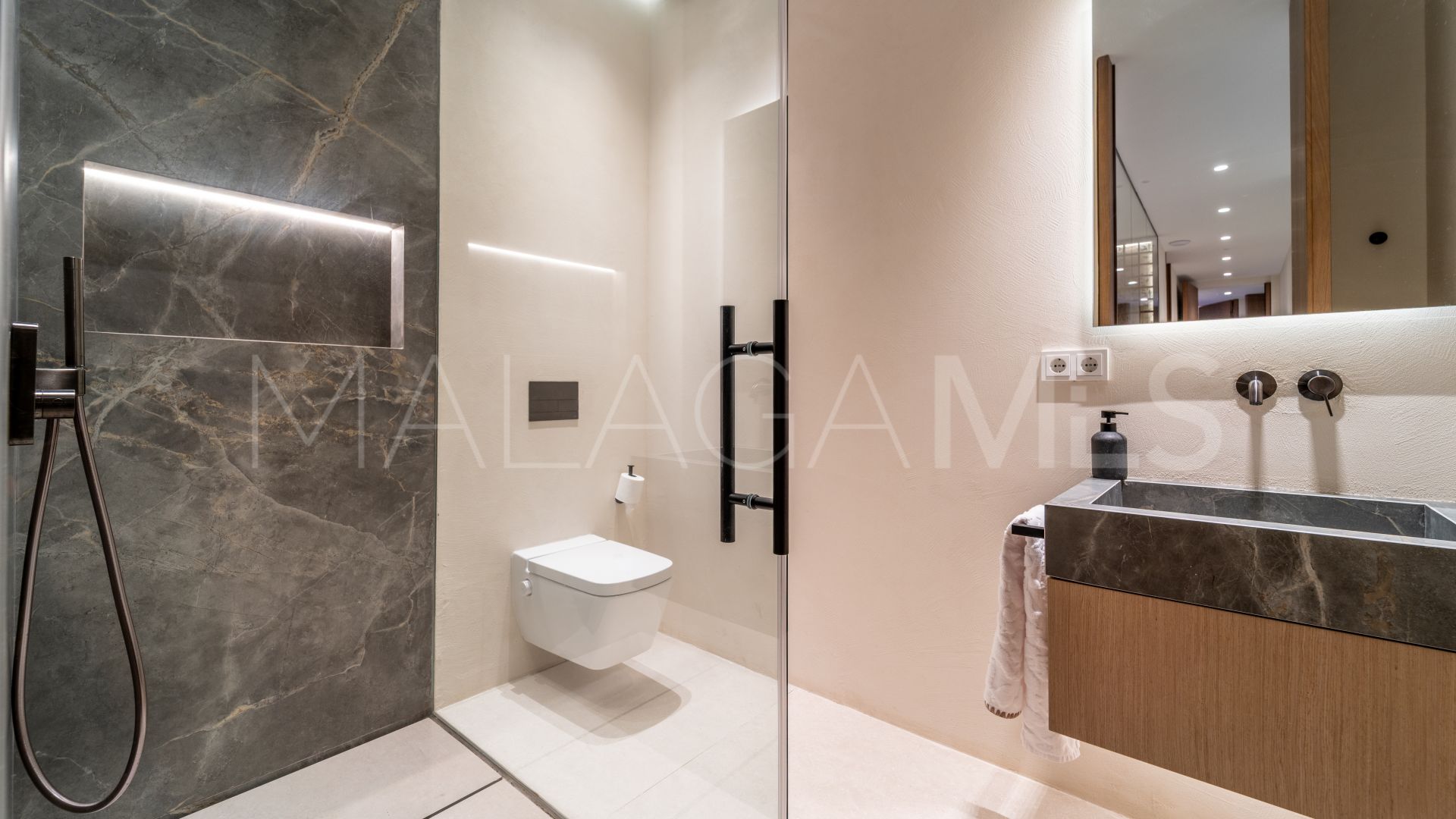Villa for sale in Los Monteros Playa