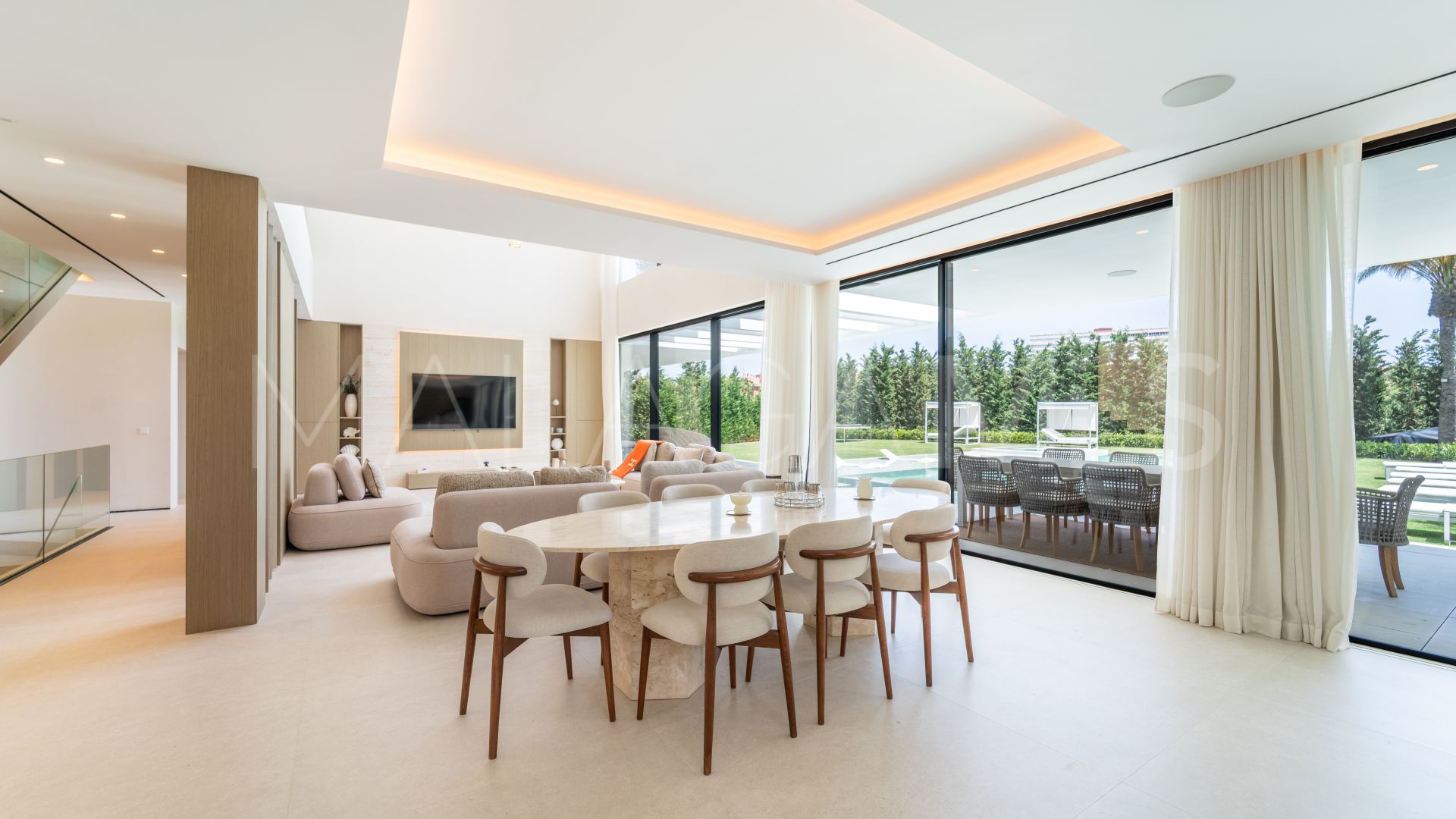 Villa for sale in Los Monteros Playa