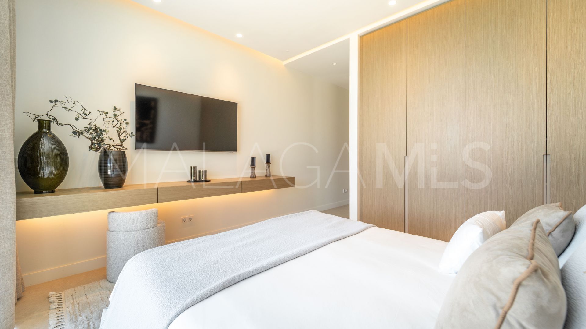 Villa for sale in Los Monteros Playa