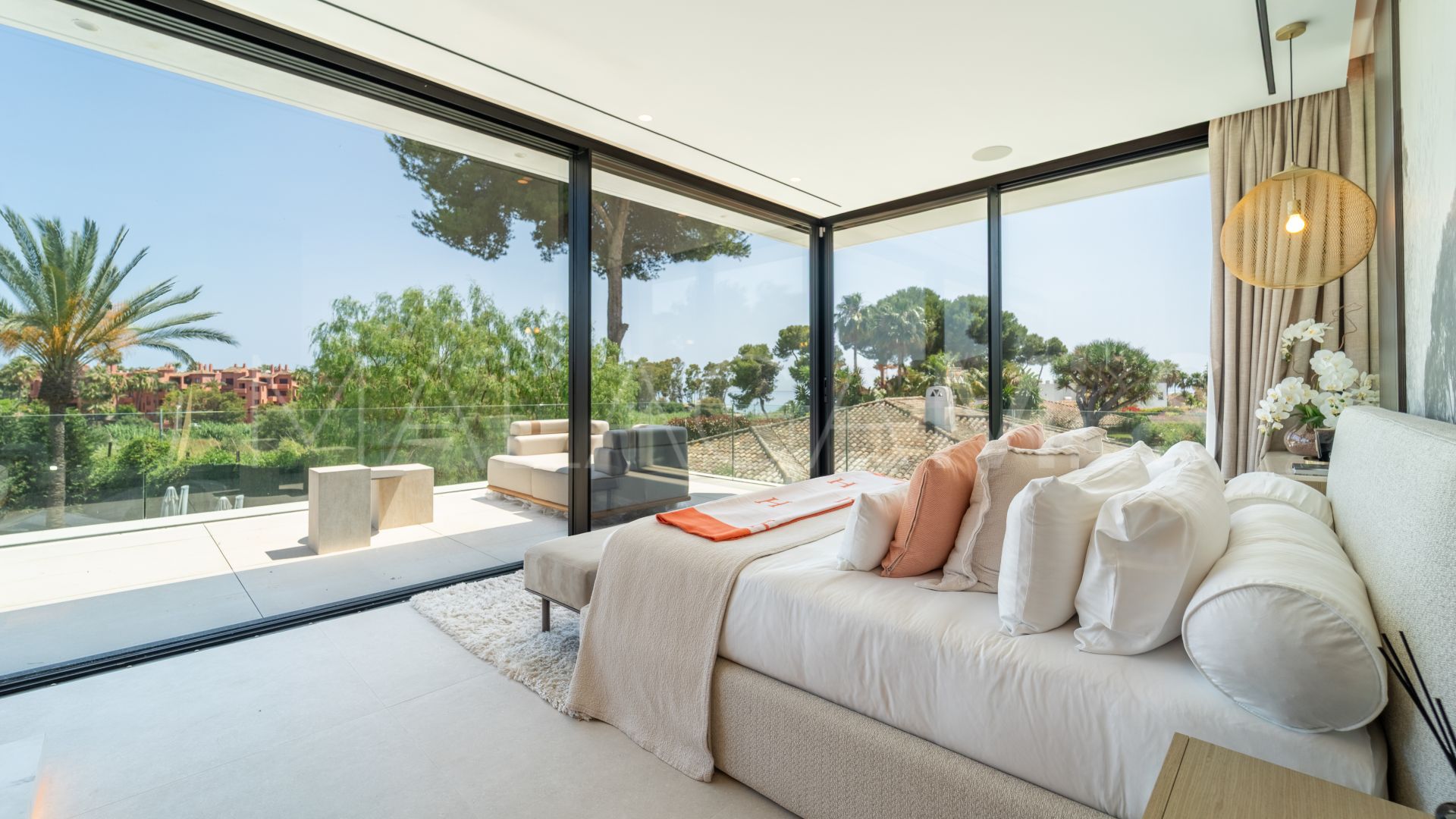 Villa for sale in Los Monteros Playa