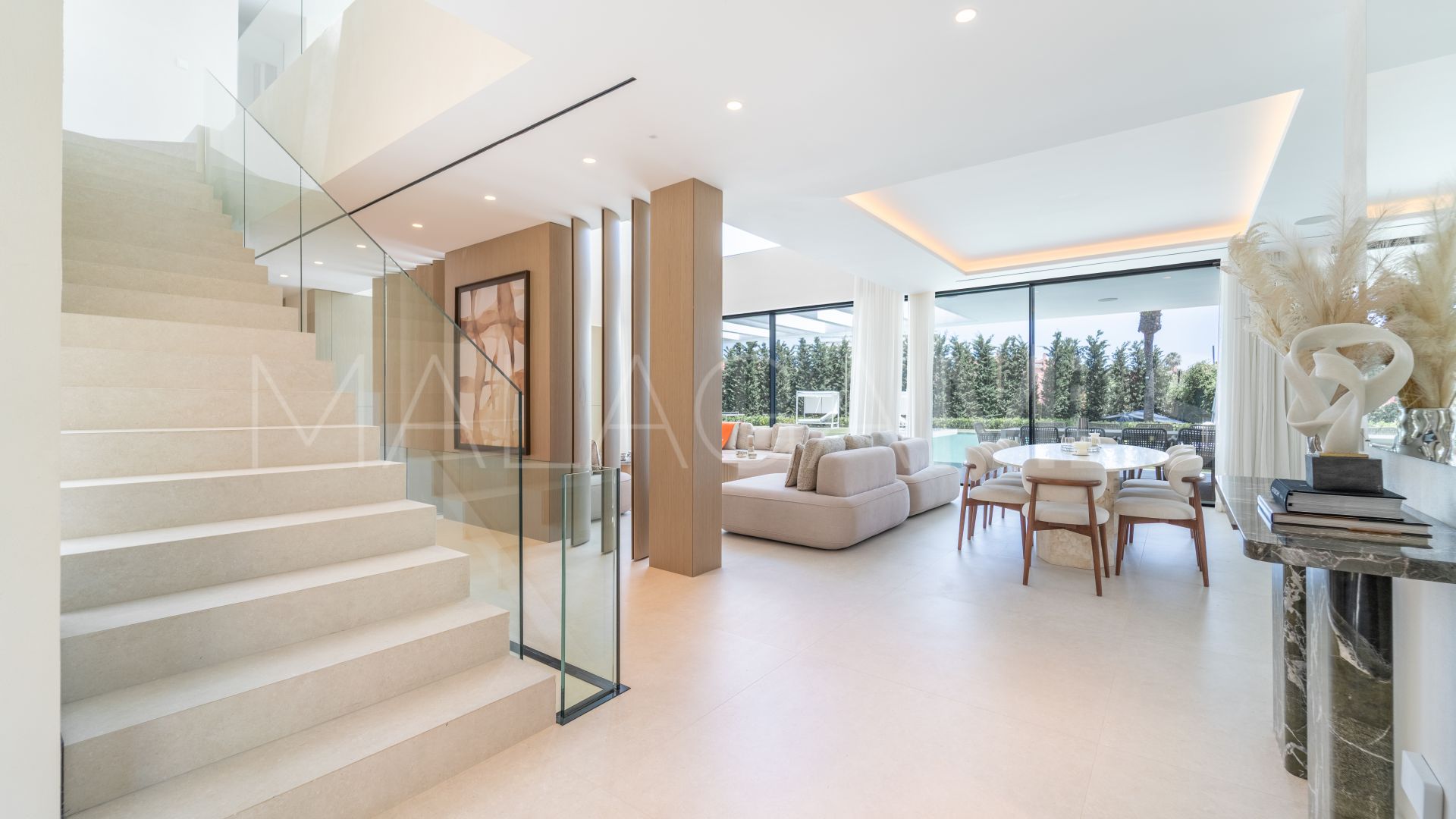 Villa for sale in Los Monteros Playa