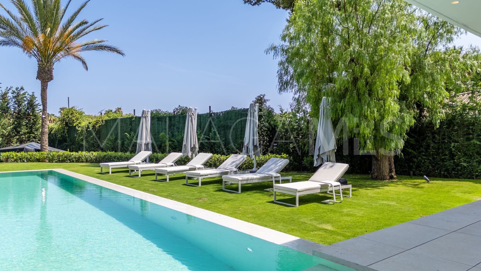 Villa for sale in Los Monteros Playa