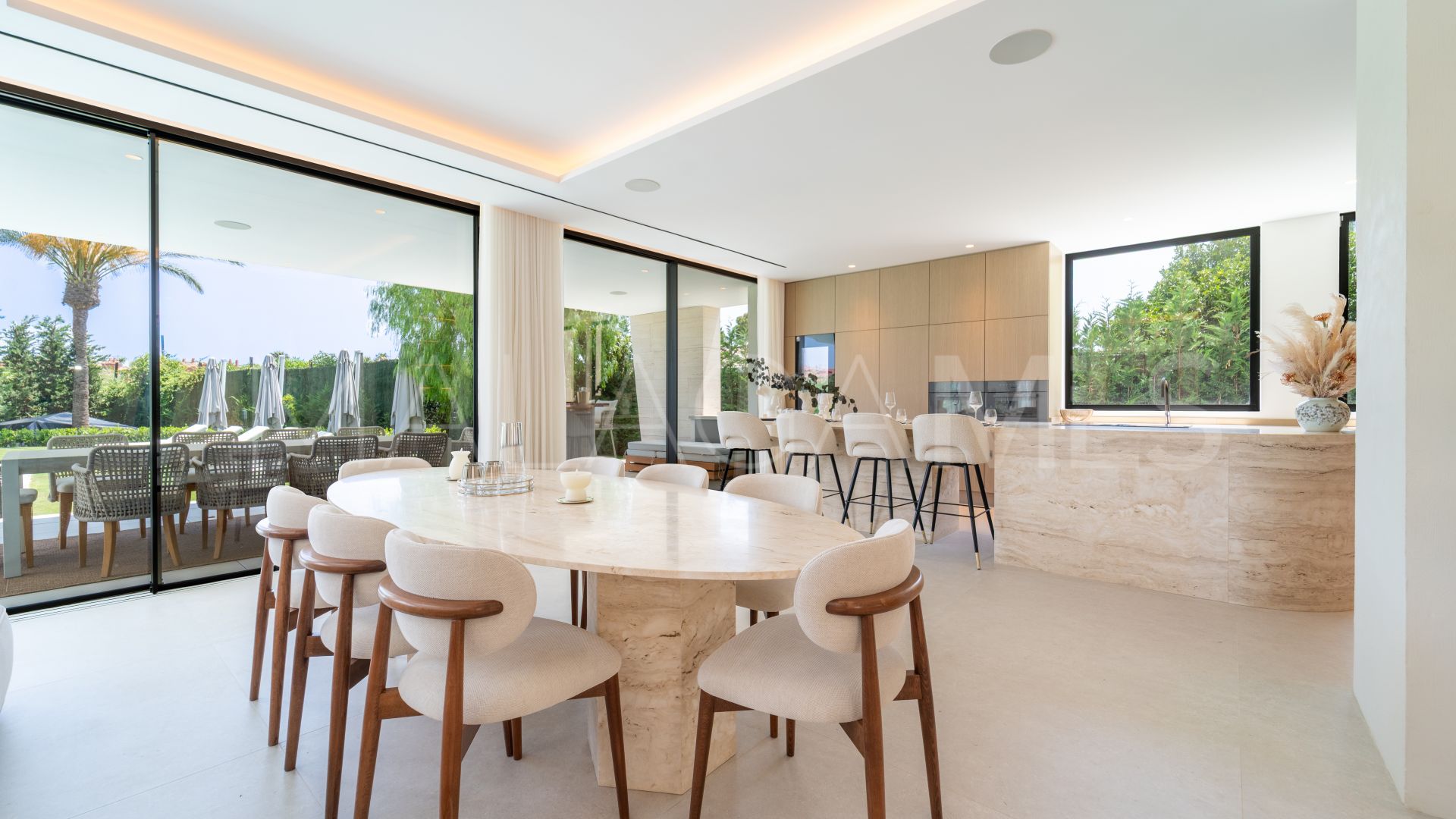 Villa for sale in Los Monteros Playa