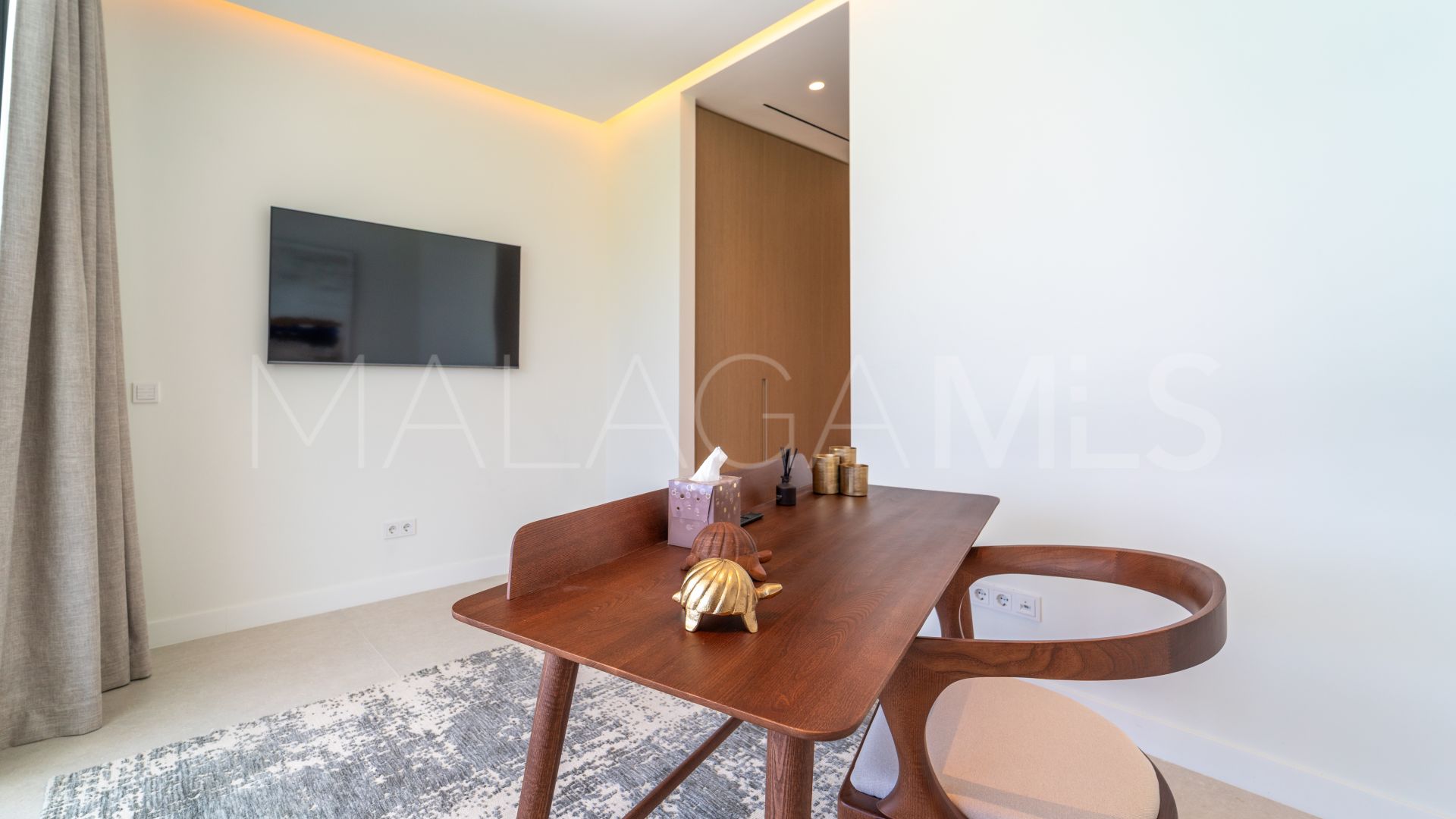 Villa for sale in Los Monteros Playa