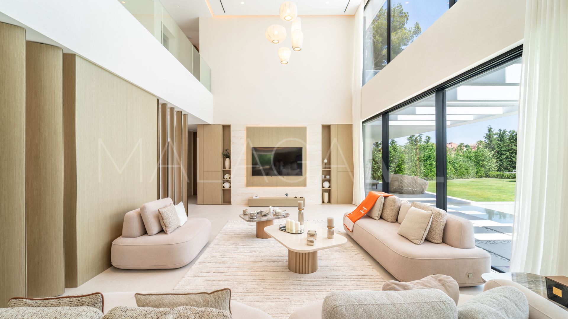 Villa for sale in Los Monteros Playa