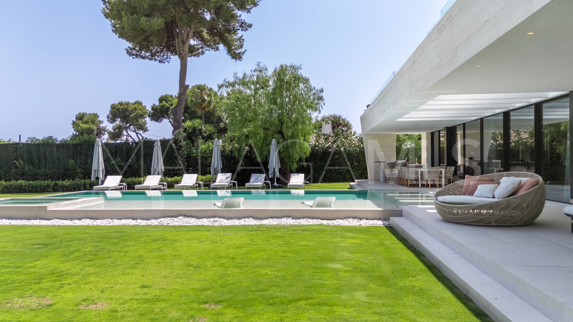 Villa for sale in Los Monteros Playa