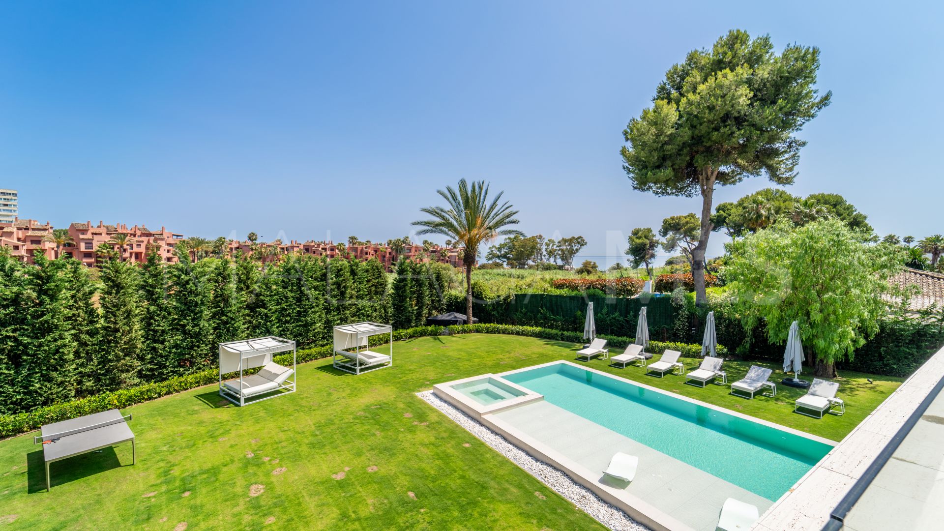 Villa for sale in Los Monteros Playa