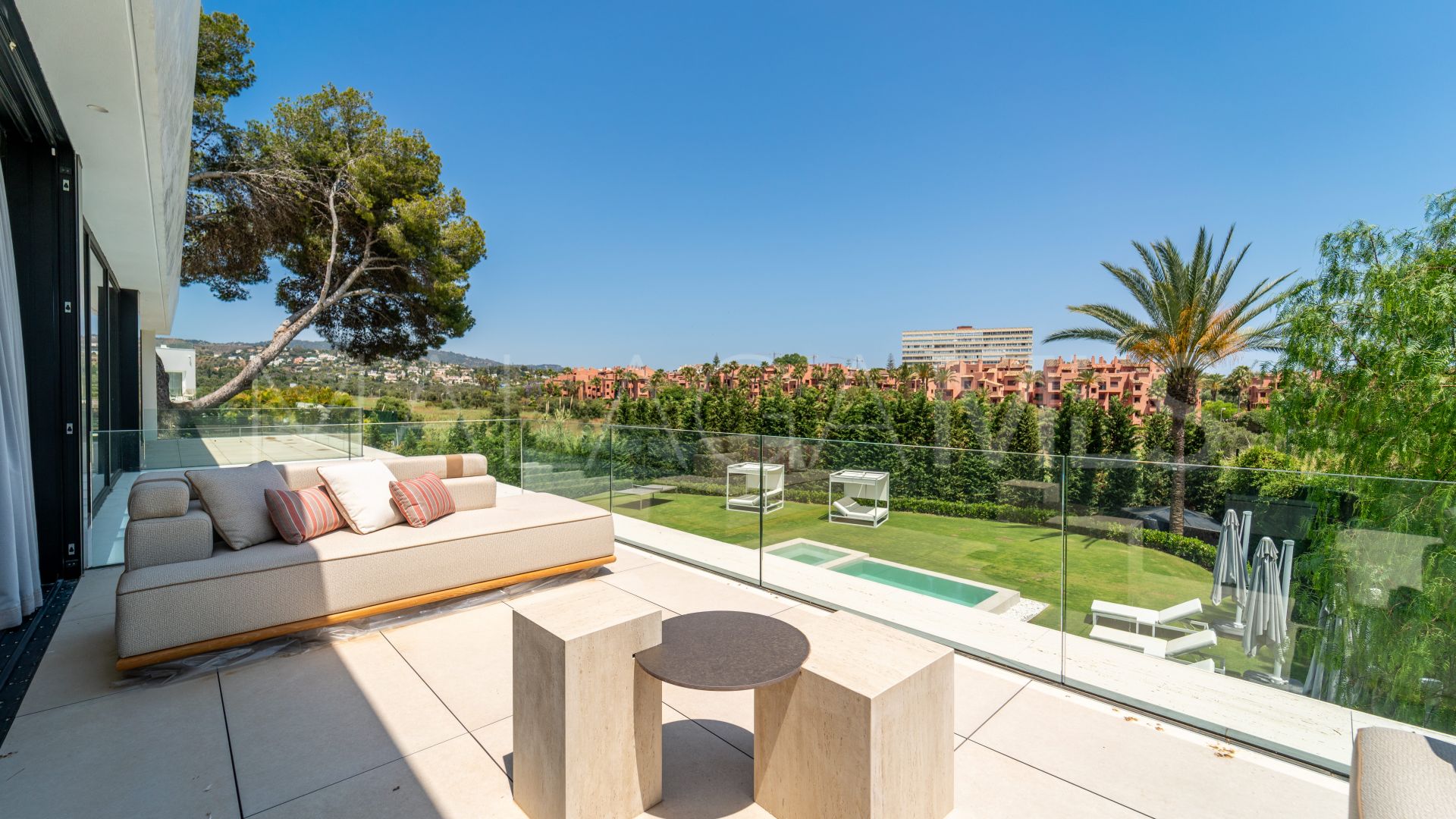 Villa for sale in Los Monteros Playa