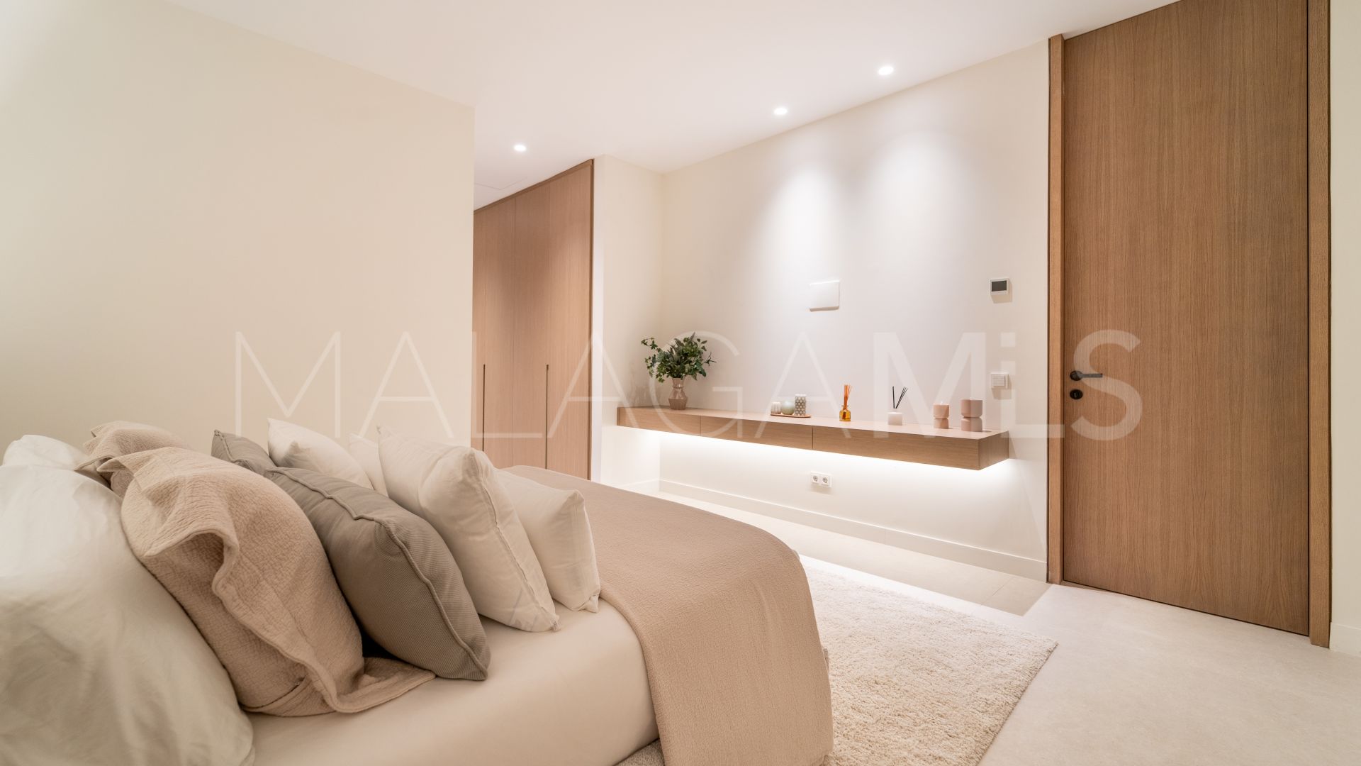 Villa for sale in Los Monteros Playa