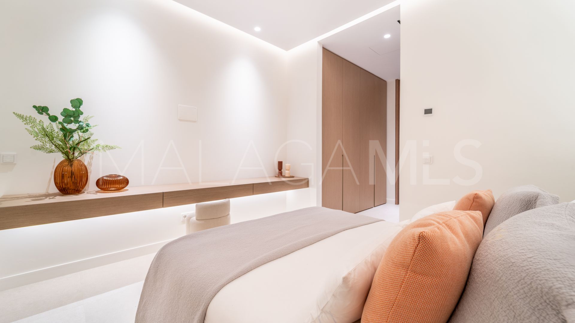 Villa for sale in Los Monteros Playa