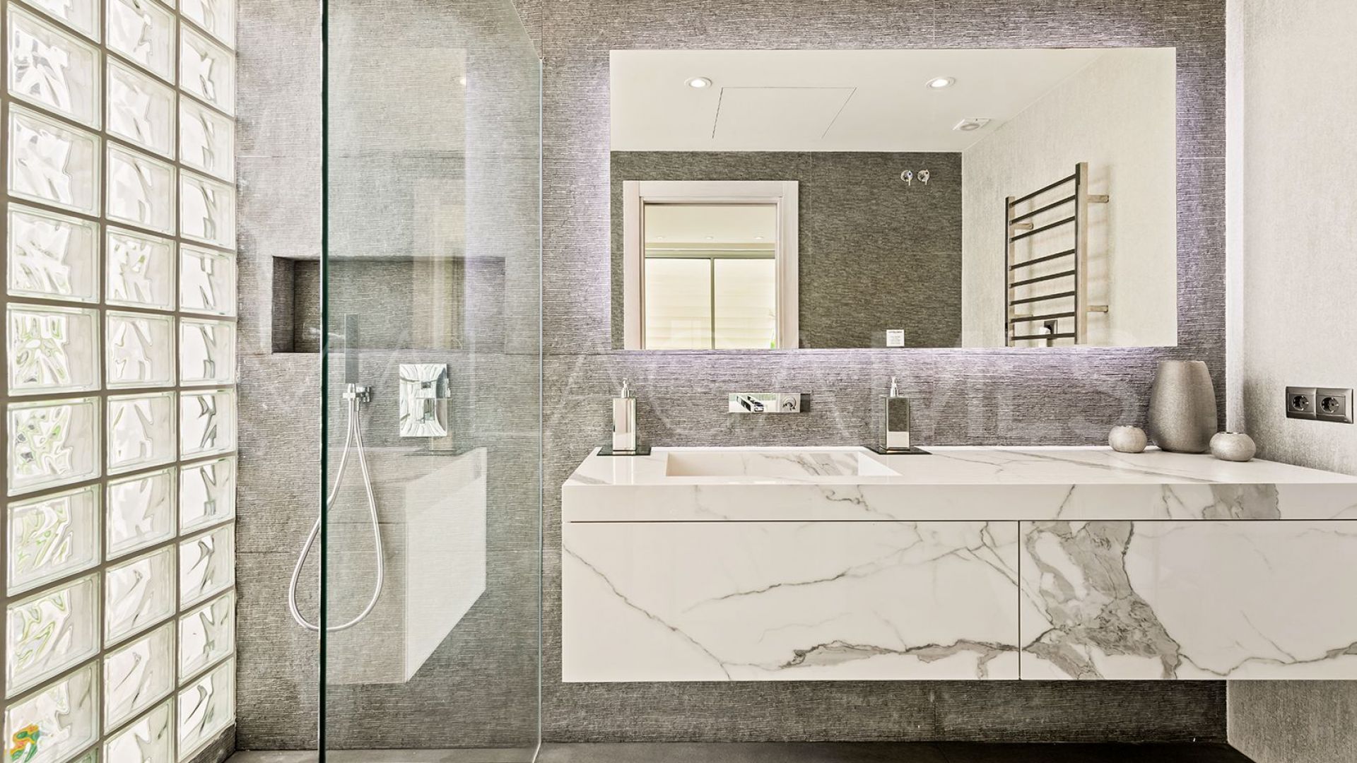 Buy villa in Cala de Mijas