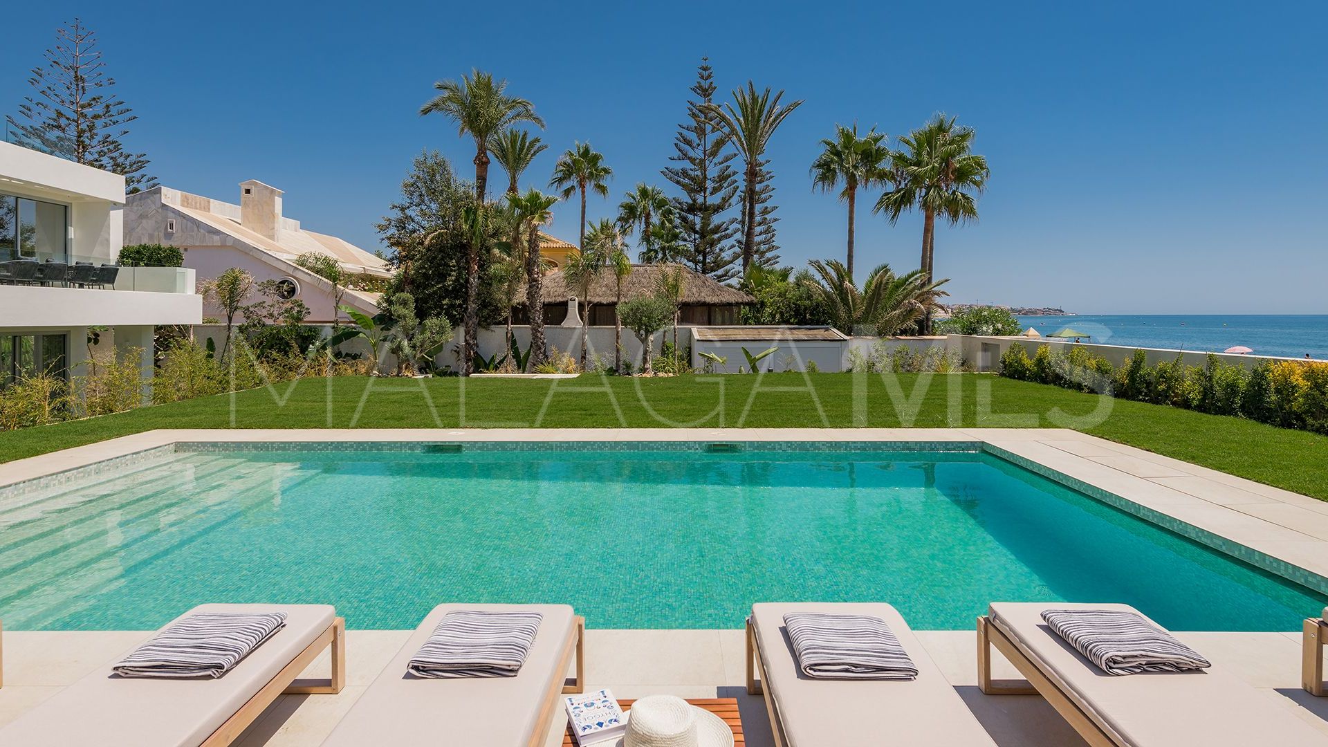 Buy villa in Cala de Mijas