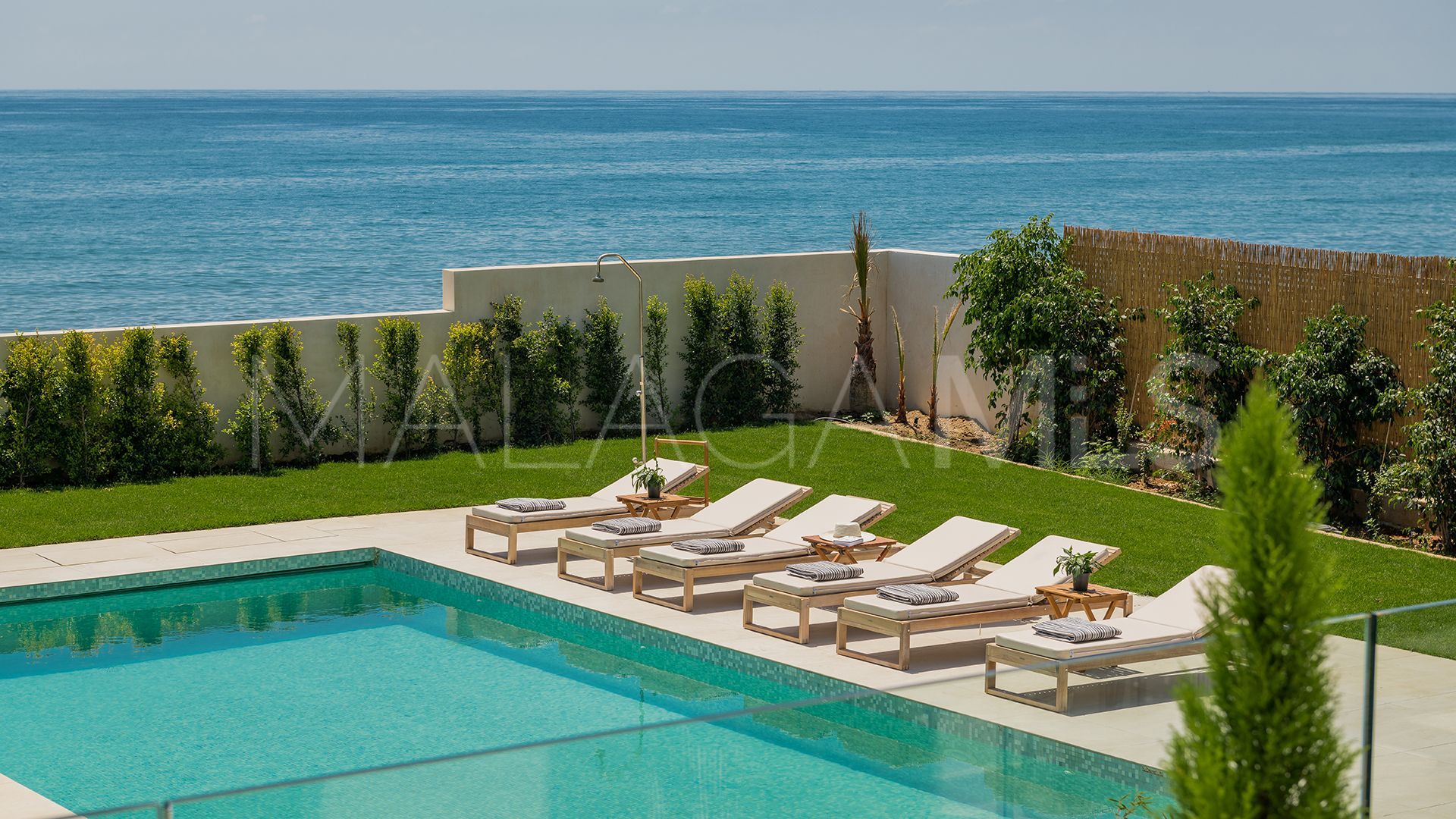 Buy villa in Cala de Mijas