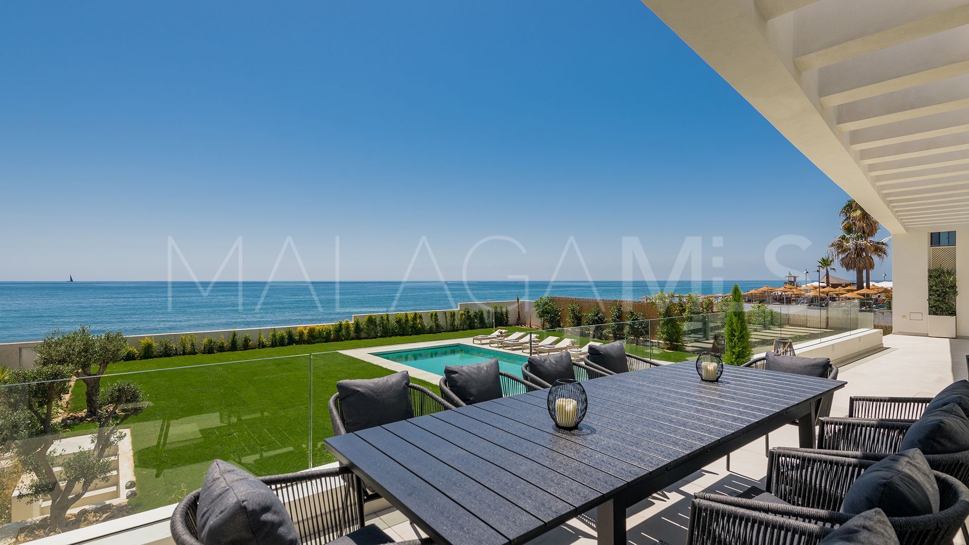 Buy villa in Cala de Mijas