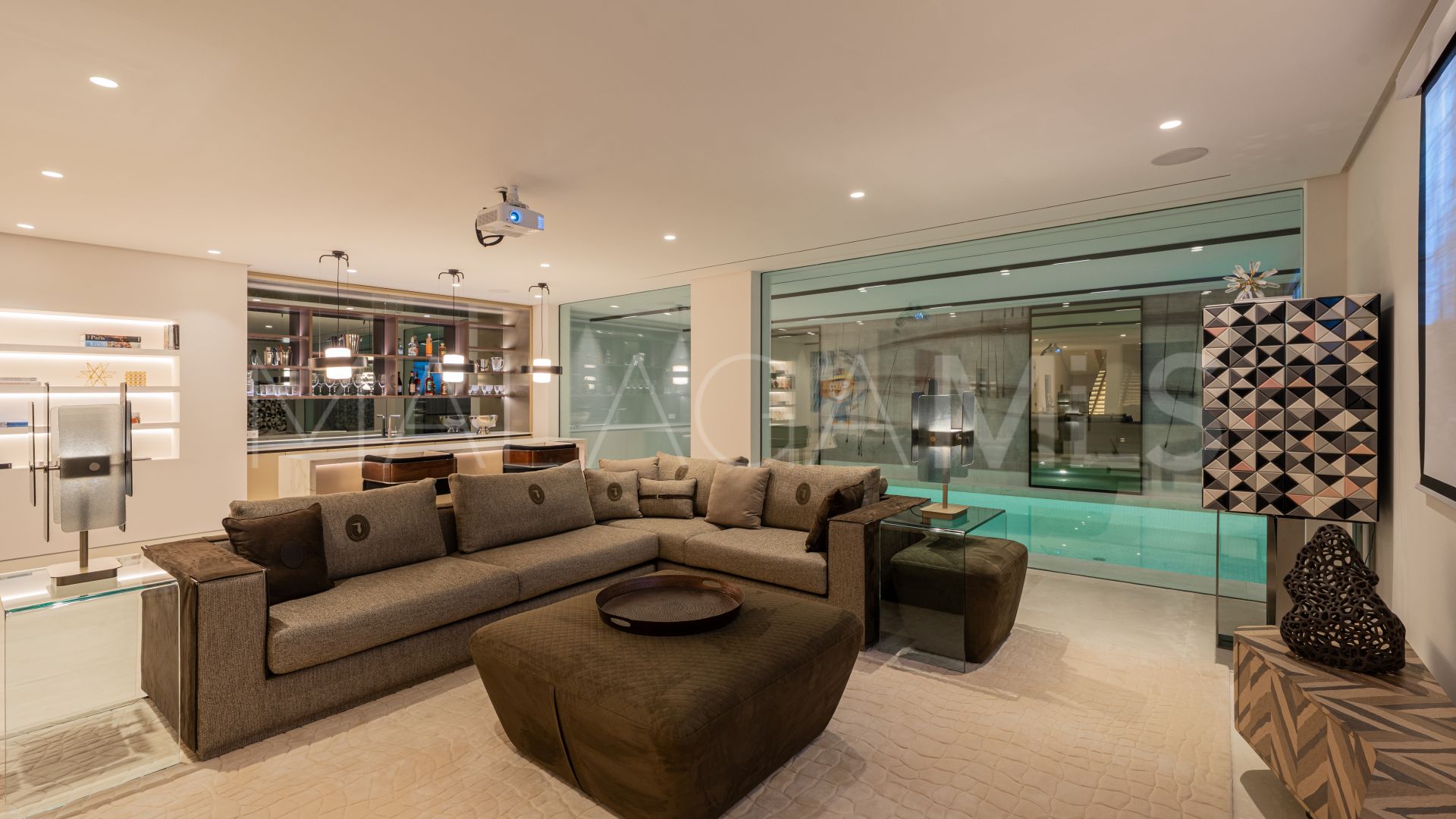 Villa for sale in Marbella Hill Club