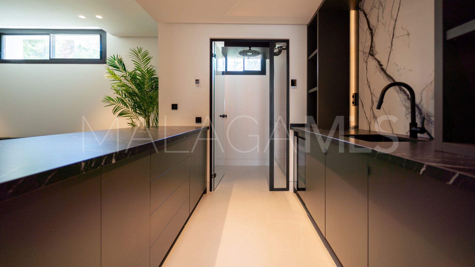 For sale villa with 5 bedrooms in Los Naranjos Golf