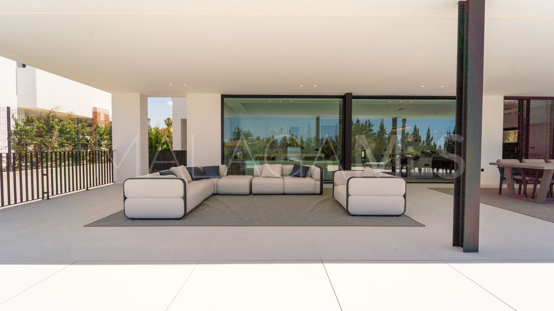 For sale villa with 5 bedrooms in Los Naranjos Golf