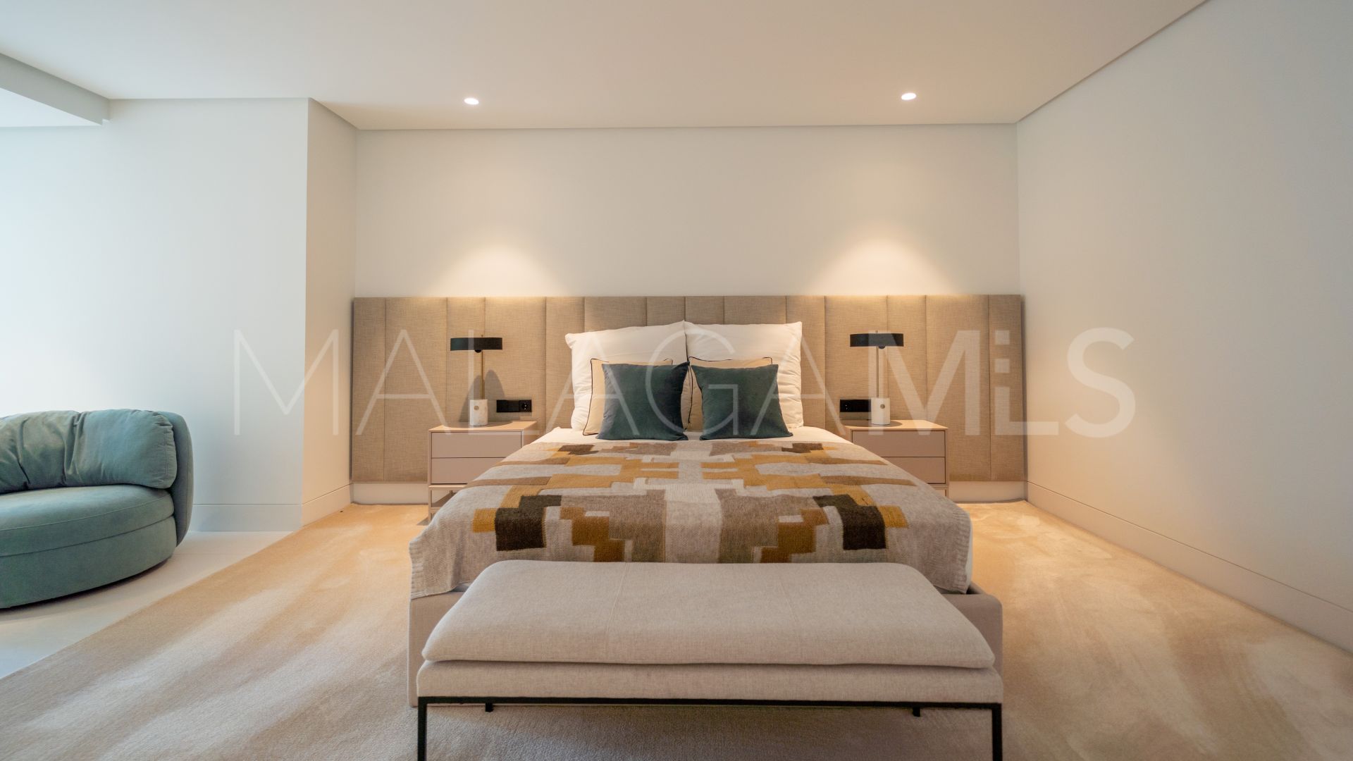 For sale villa with 5 bedrooms in Los Naranjos Golf