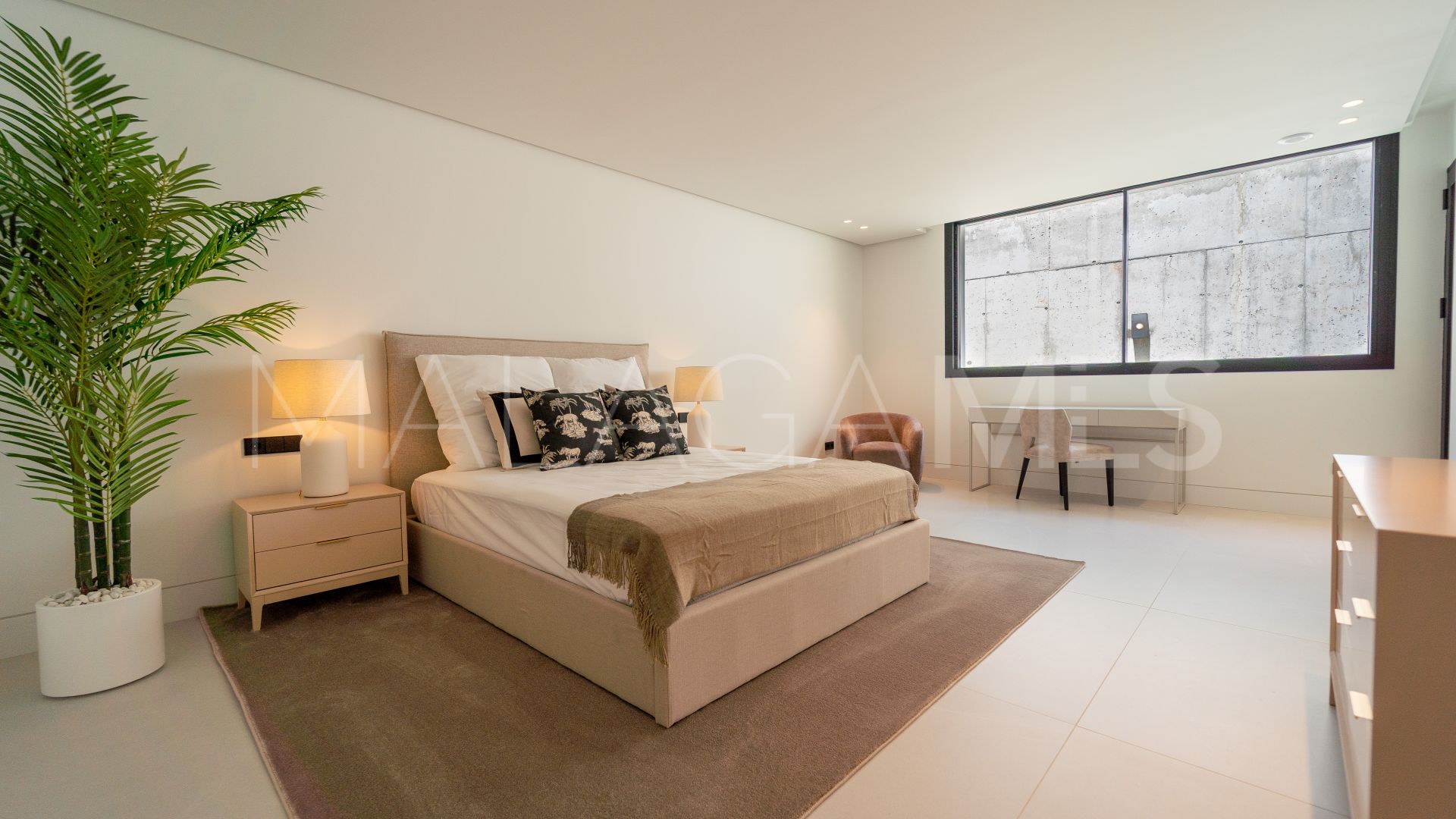 For sale villa with 5 bedrooms in Los Naranjos Golf