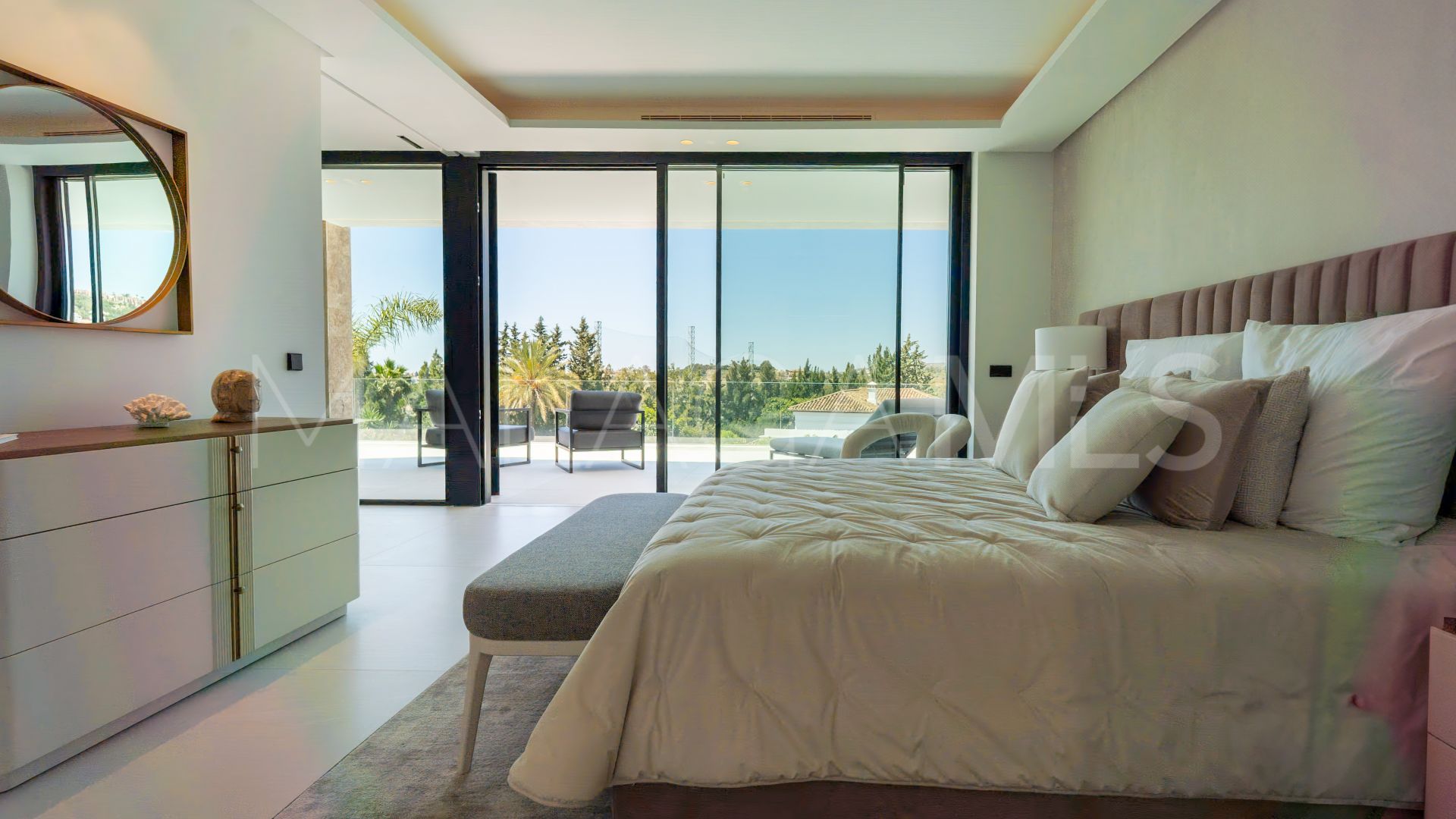 For sale villa with 5 bedrooms in Los Naranjos Golf