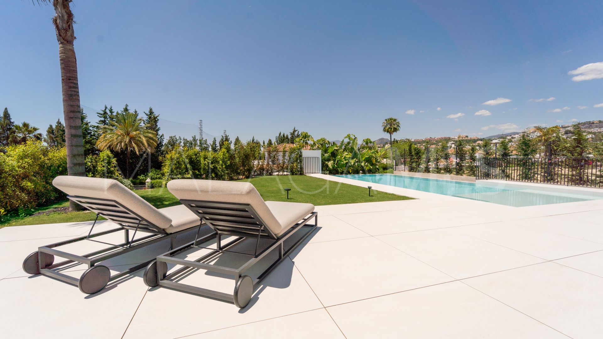 For sale villa with 5 bedrooms in Los Naranjos Golf