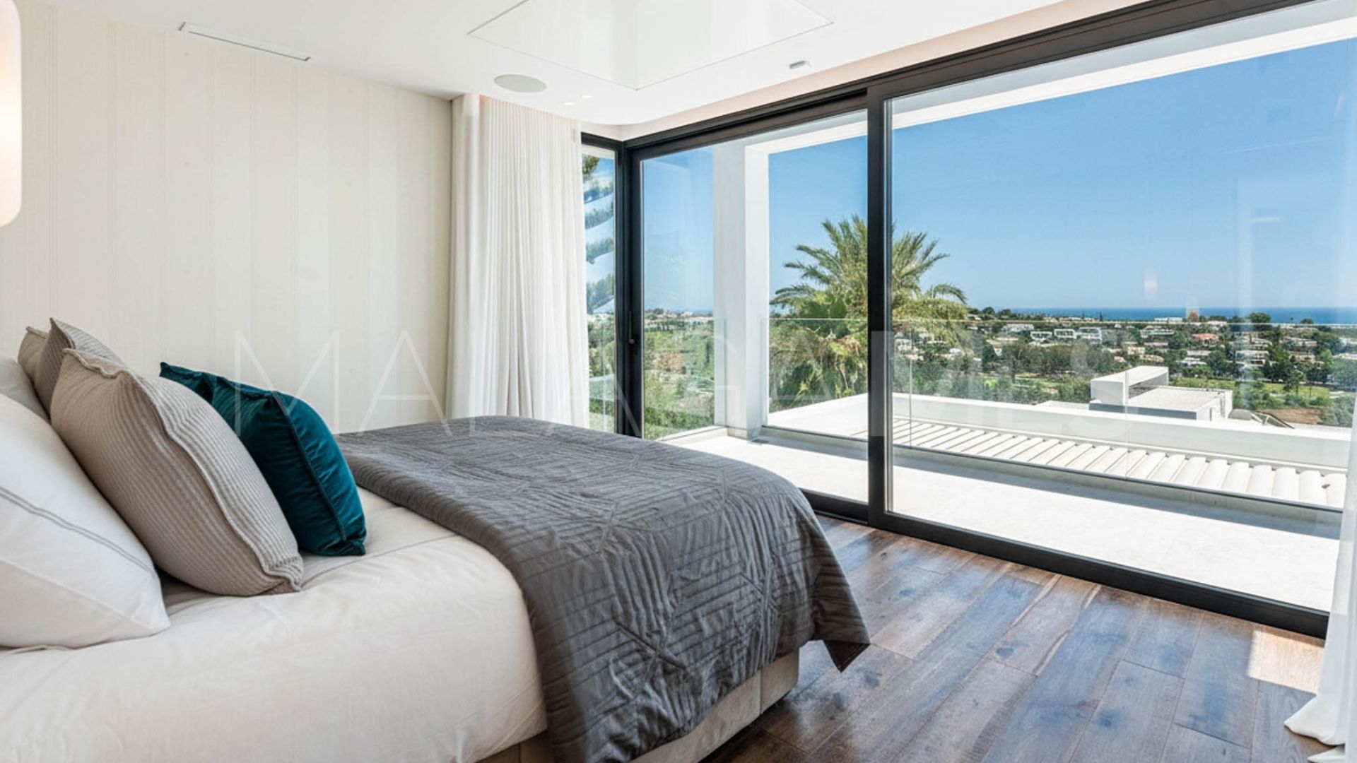 Paraiso Alto 6 bedrooms villa for sale