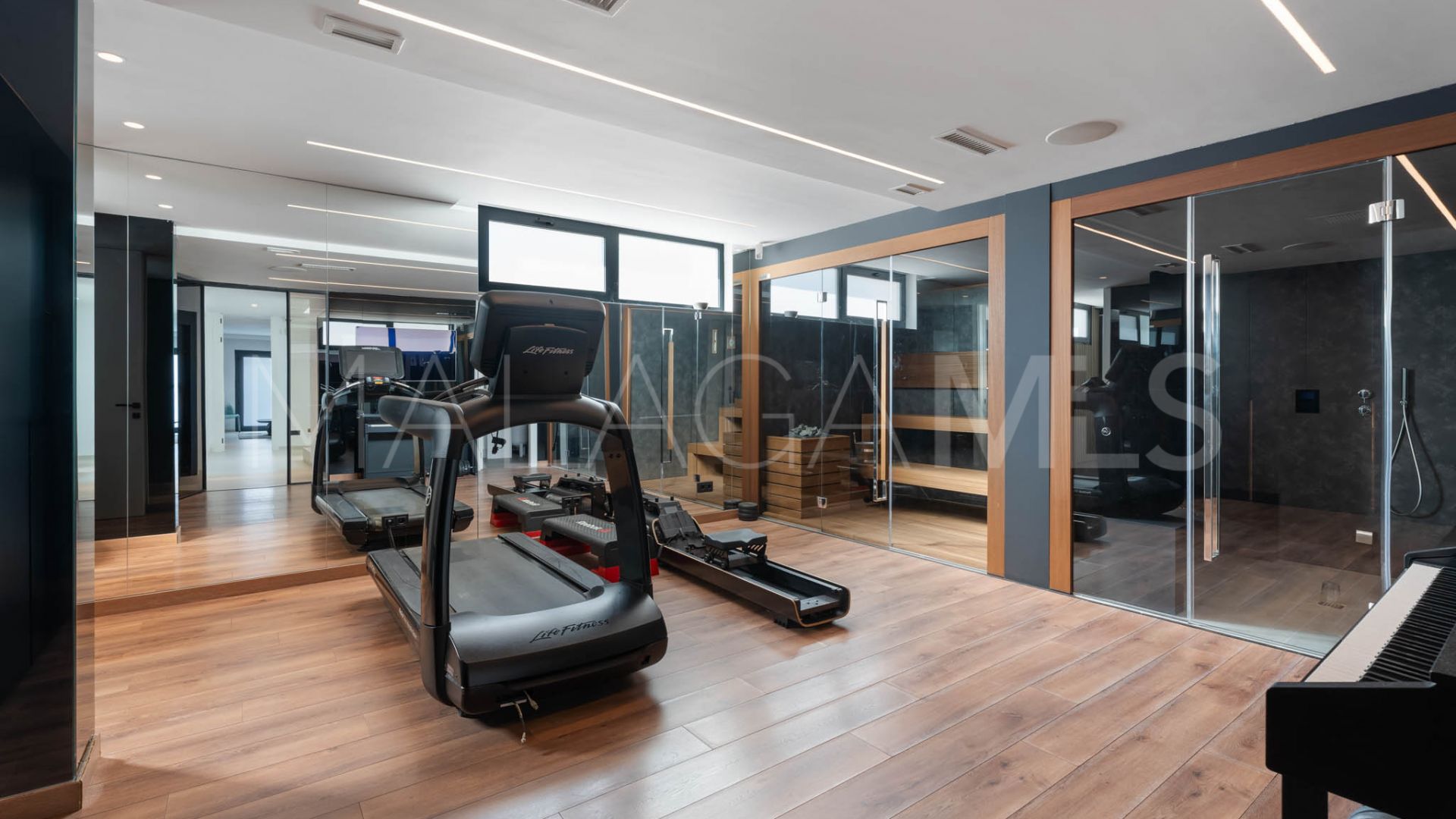 Paraiso Alto 6 bedrooms villa for sale