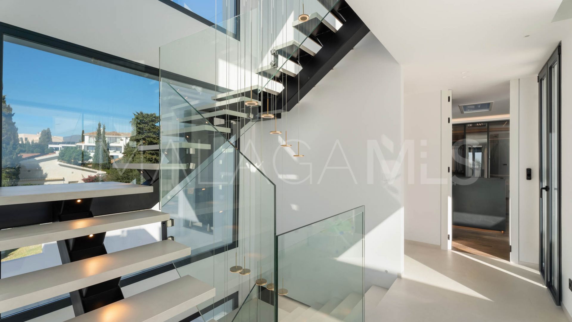 Paraiso Alto 6 bedrooms villa for sale