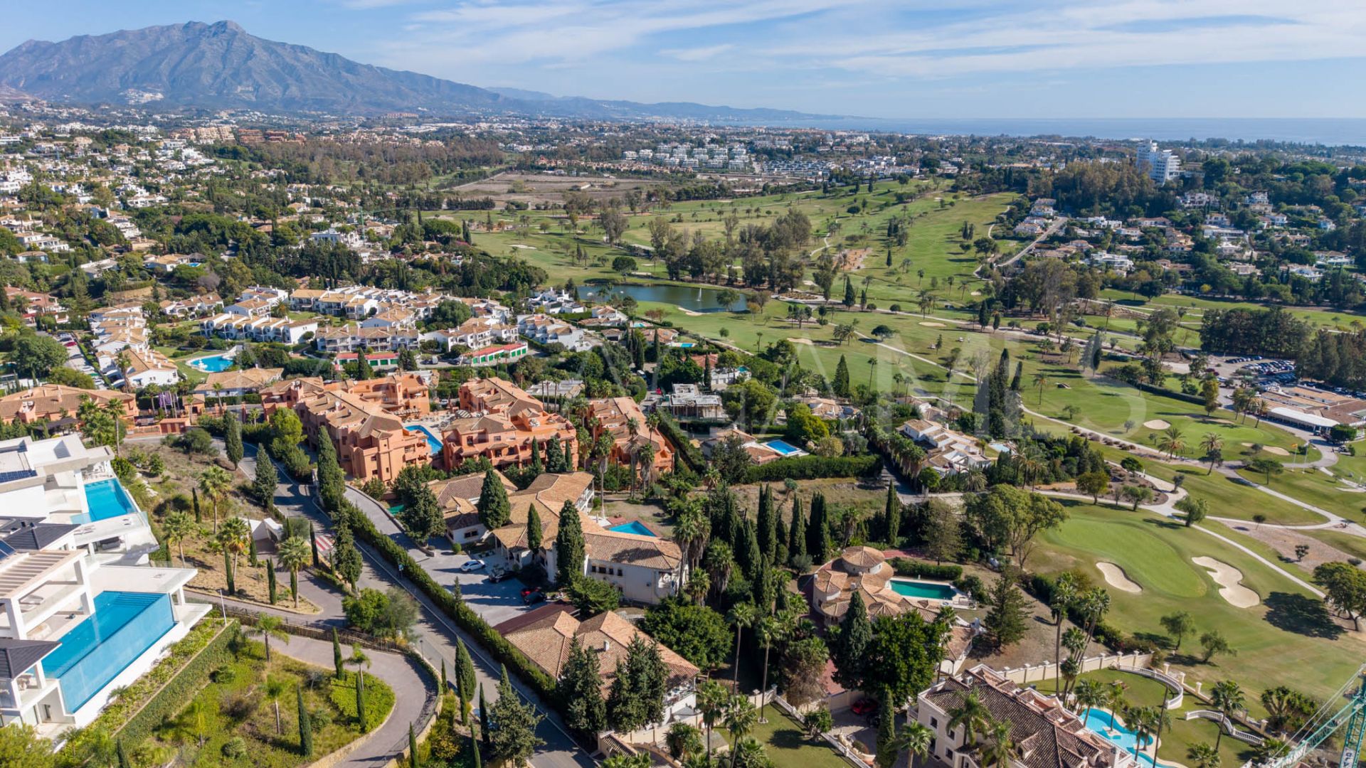 Paraiso Alto 6 bedrooms villa for sale