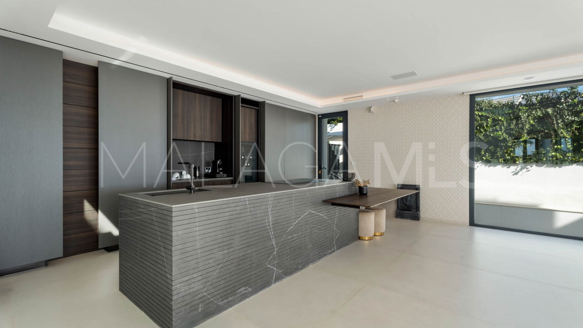 Paraiso Alto 6 bedrooms villa for sale