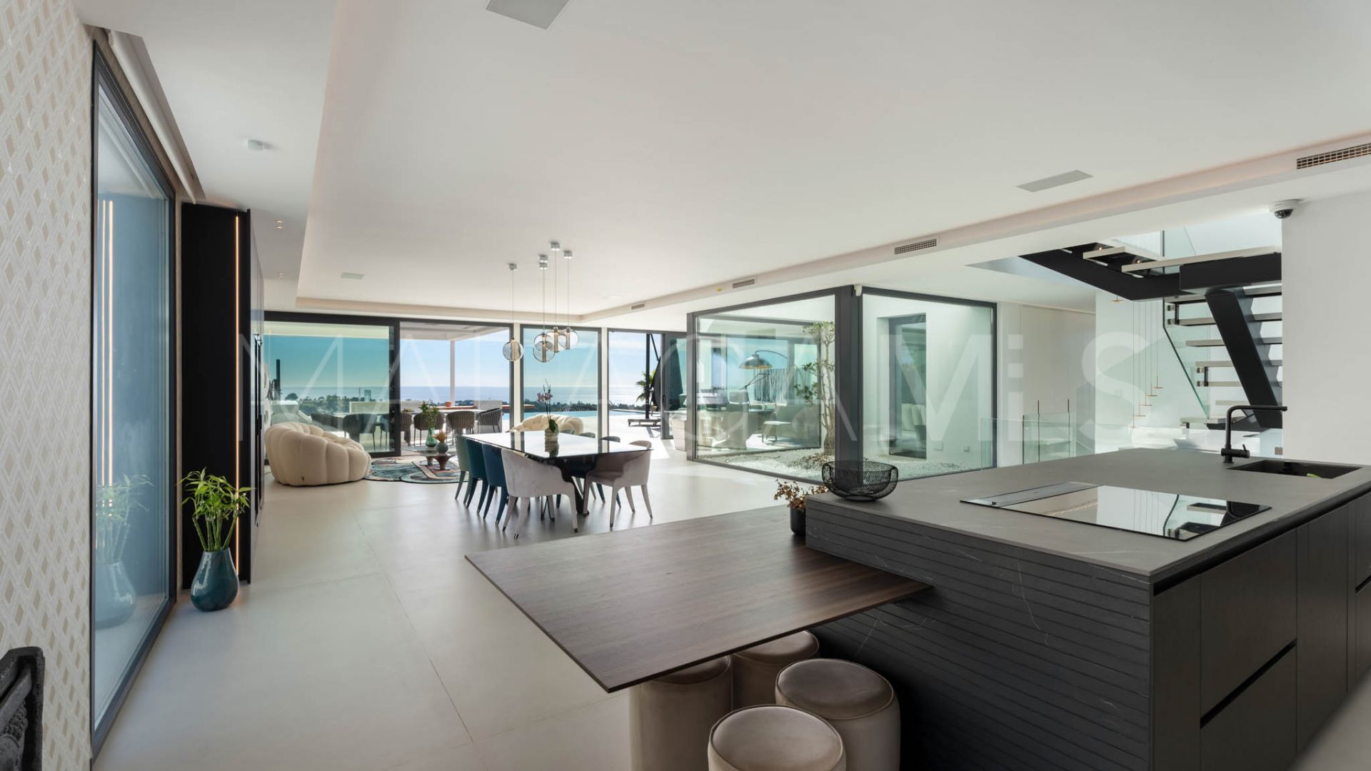 Paraiso Alto 6 bedrooms villa for sale