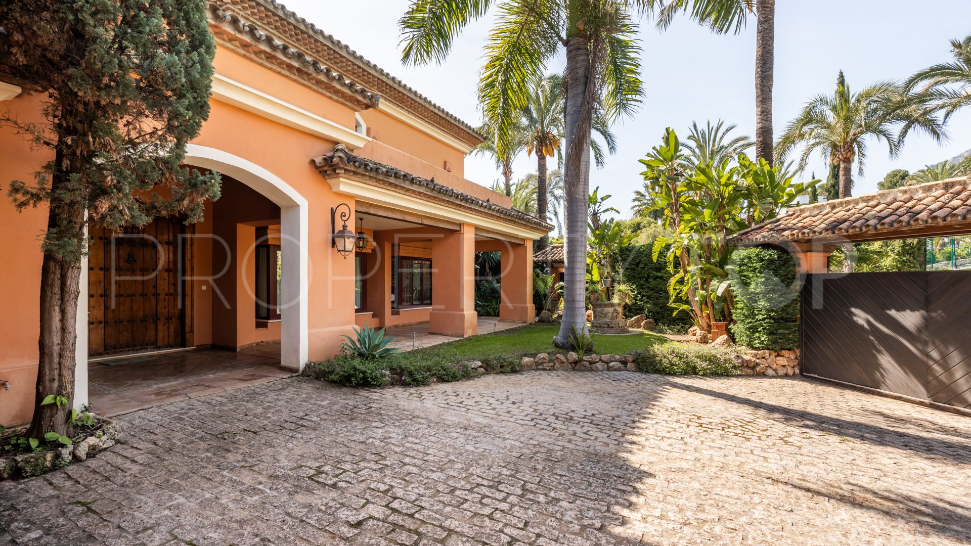 Villa with 5 bedrooms for sale in Altos Reales