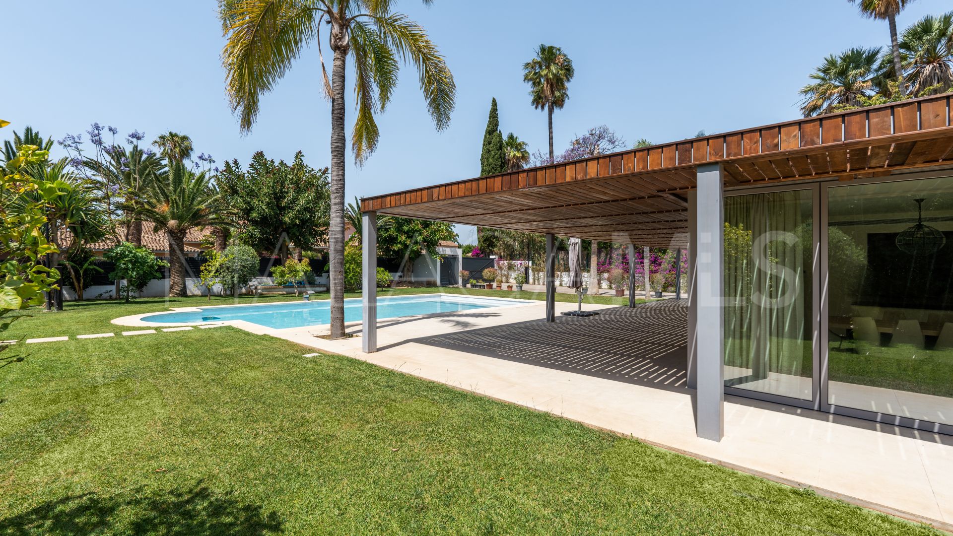 Villa for sale in Guadalmina Baja