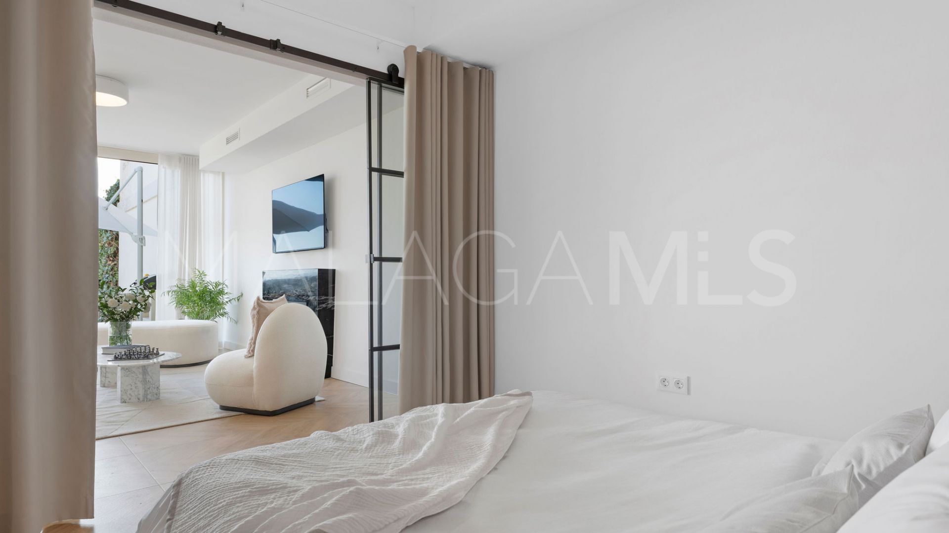 Buy apartamento planta baja in Palacetes Los Belvederes