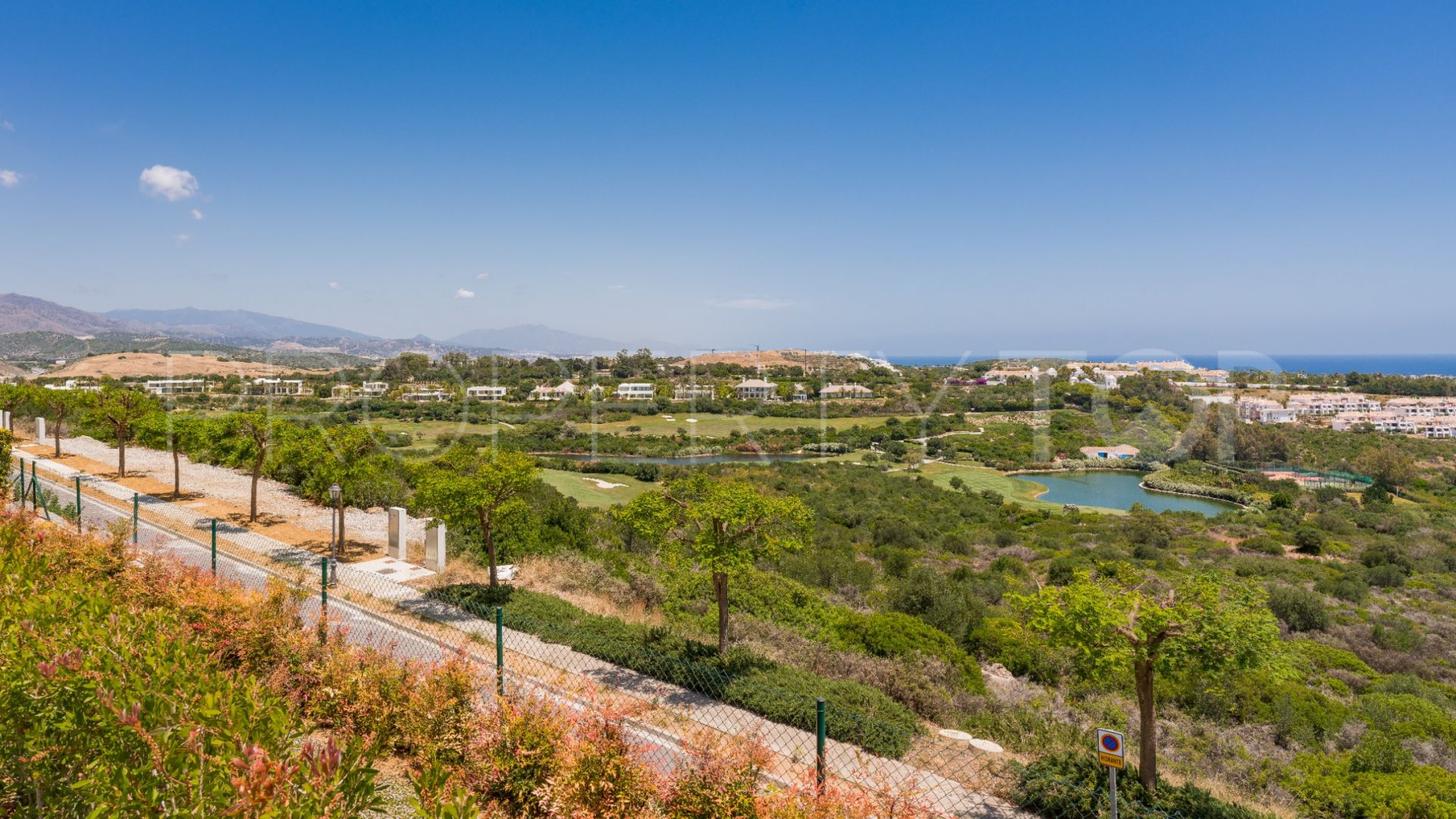 For sale 3 bedrooms apartment in Finca Cortesin