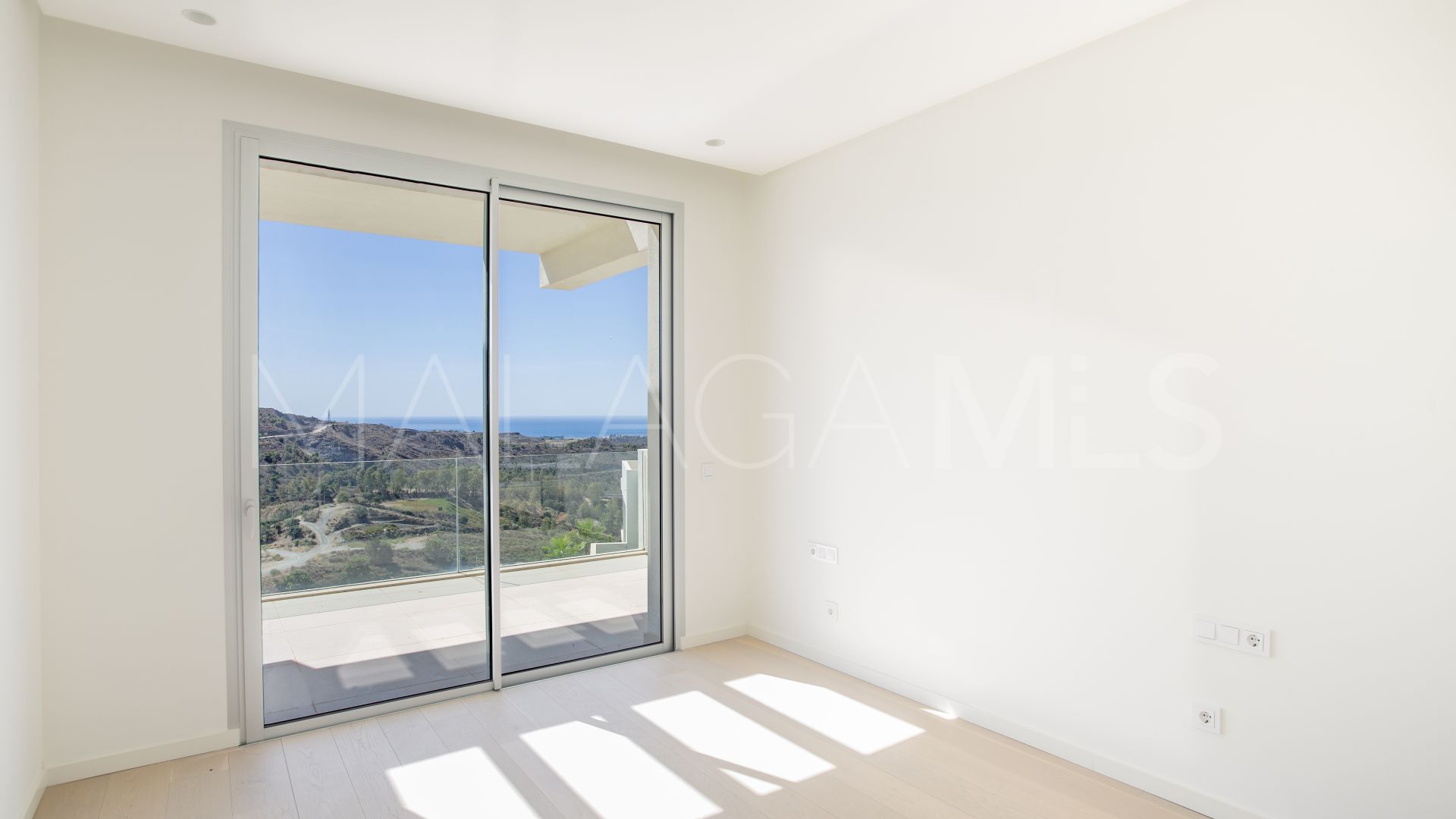 For sale penthouse in Marbella Club Hills with 3 bedrooms