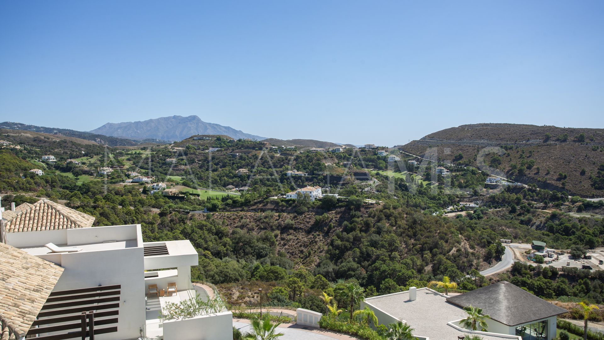 For sale penthouse in Marbella Club Hills with 3 bedrooms