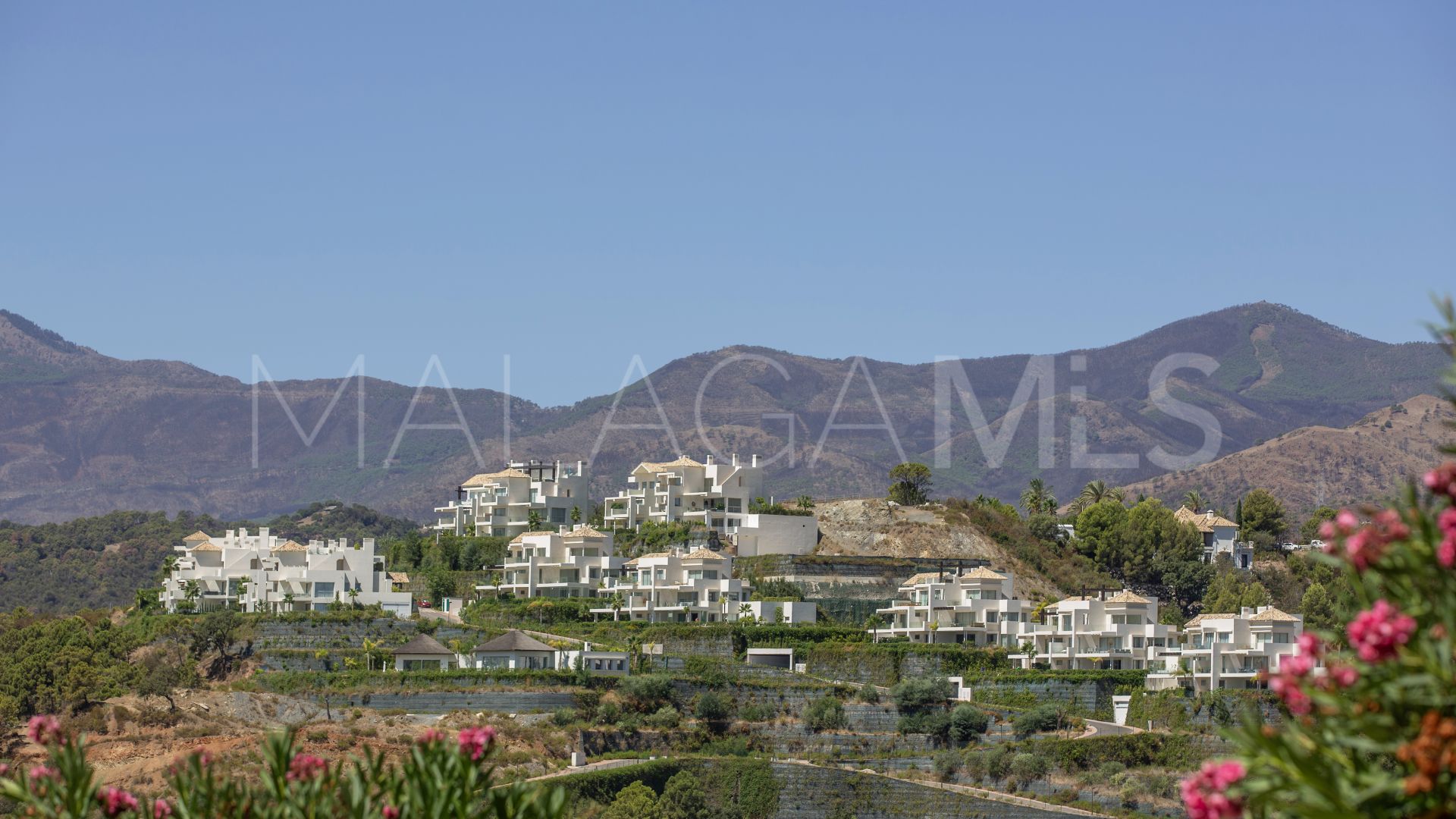 For sale penthouse in Marbella Club Hills with 3 bedrooms